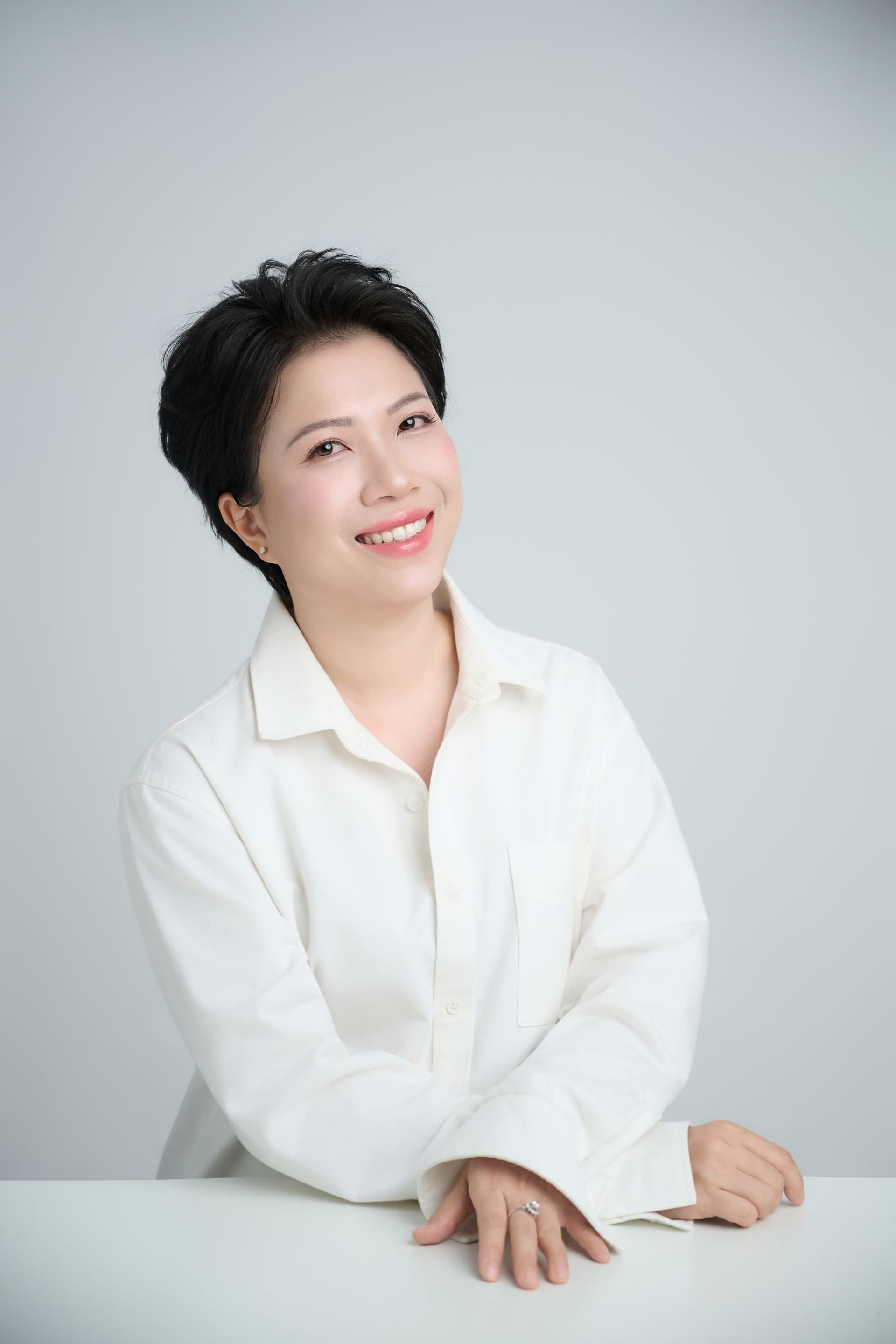 một phần tóc giữ lại, một phần mình bước qua — khách hàng Gạo Nâu studio