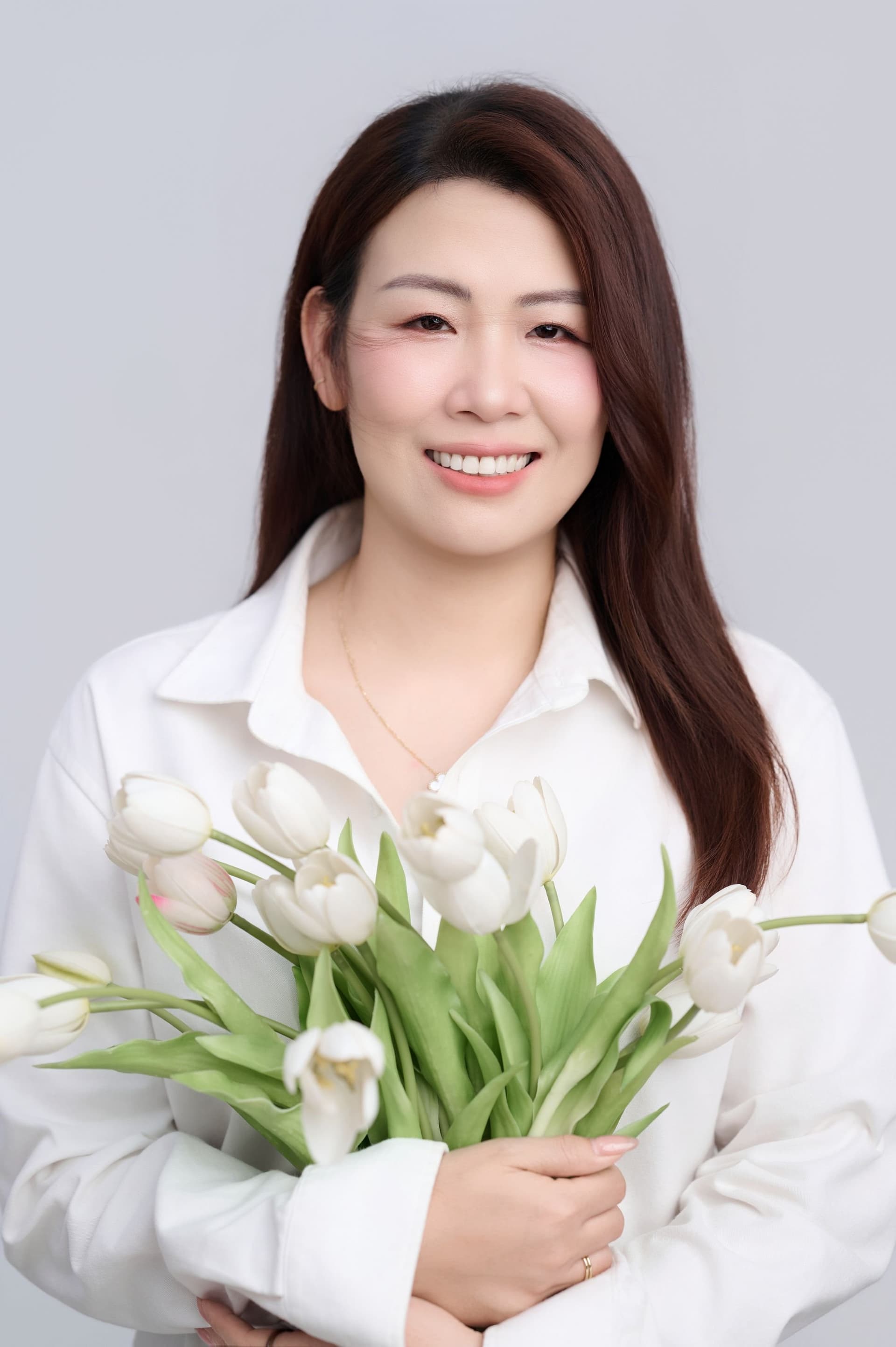 một góc nghiêng, một nụ cười — khách hàng Gạo Nâu studio