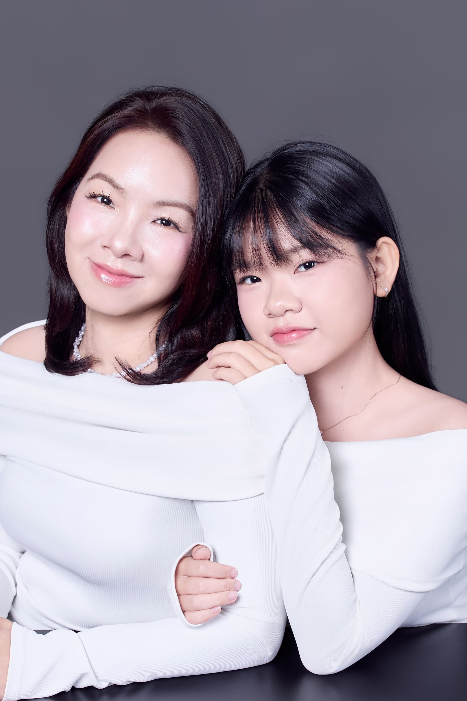 Một tháng chung, hai nụ cười