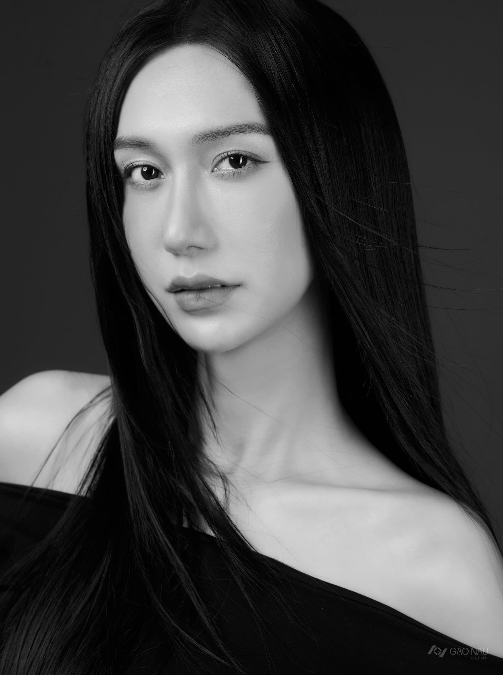 Chụp chân dung đen trắng: Concept signature tại Gạo Nâu Studio