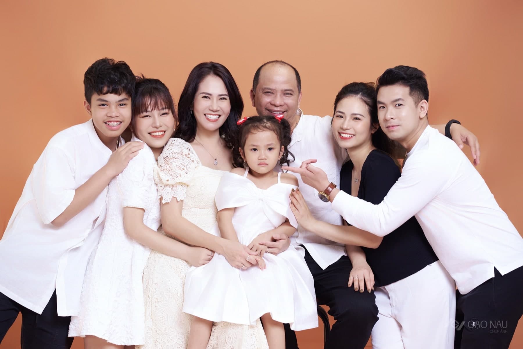 Nguyệt Hằng – Anh Tuấn: Bộ ảnh gia đình ba thế hệ ở Gạo Nâu