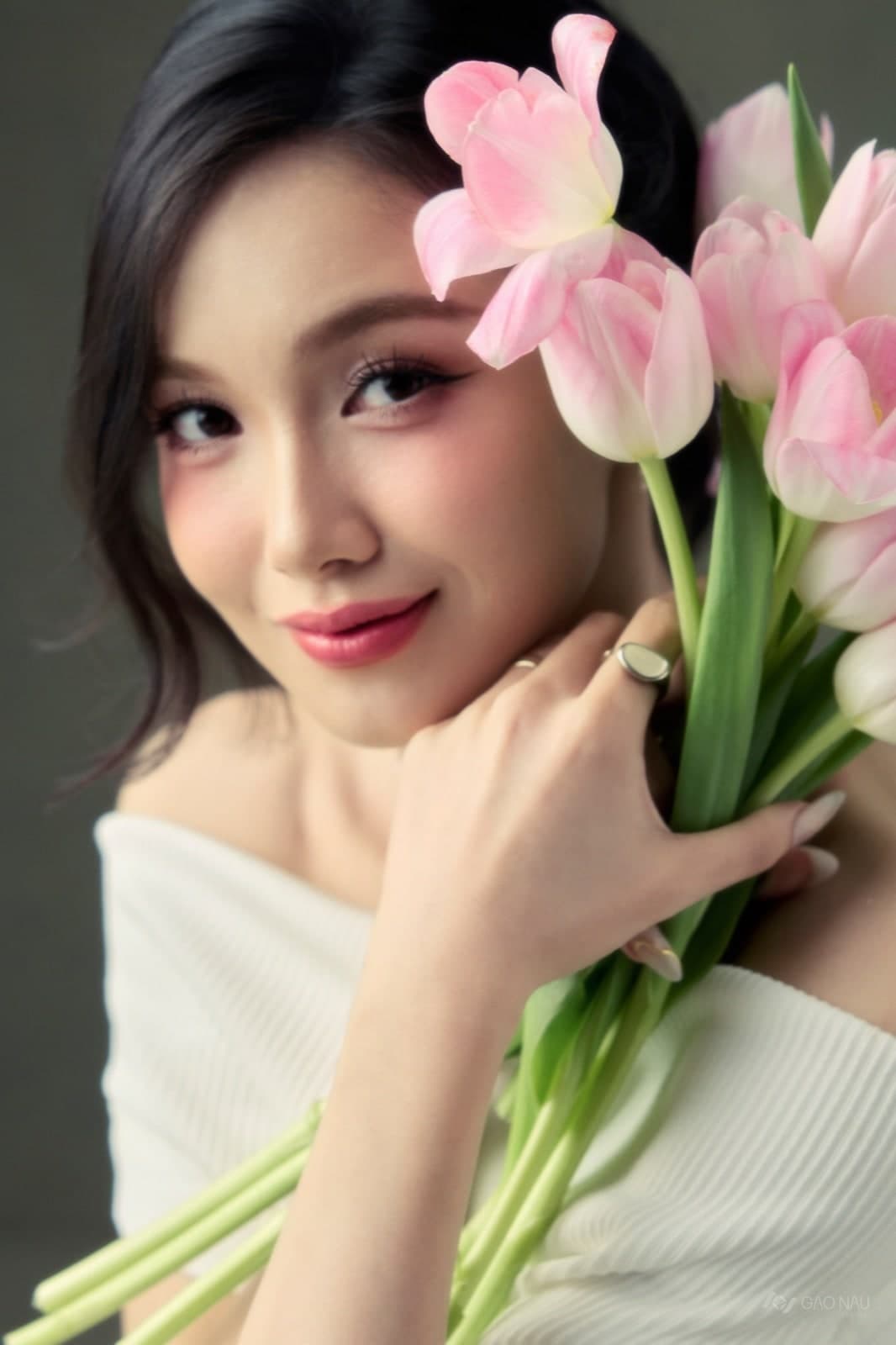 Cá nhân Tulip Rose — Chân dung (góc 10)