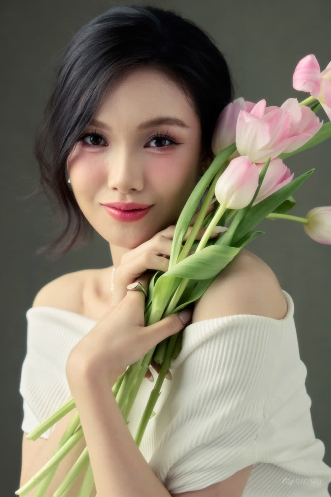 Cá nhân Tulip Rose — Chân dung (góc 11)