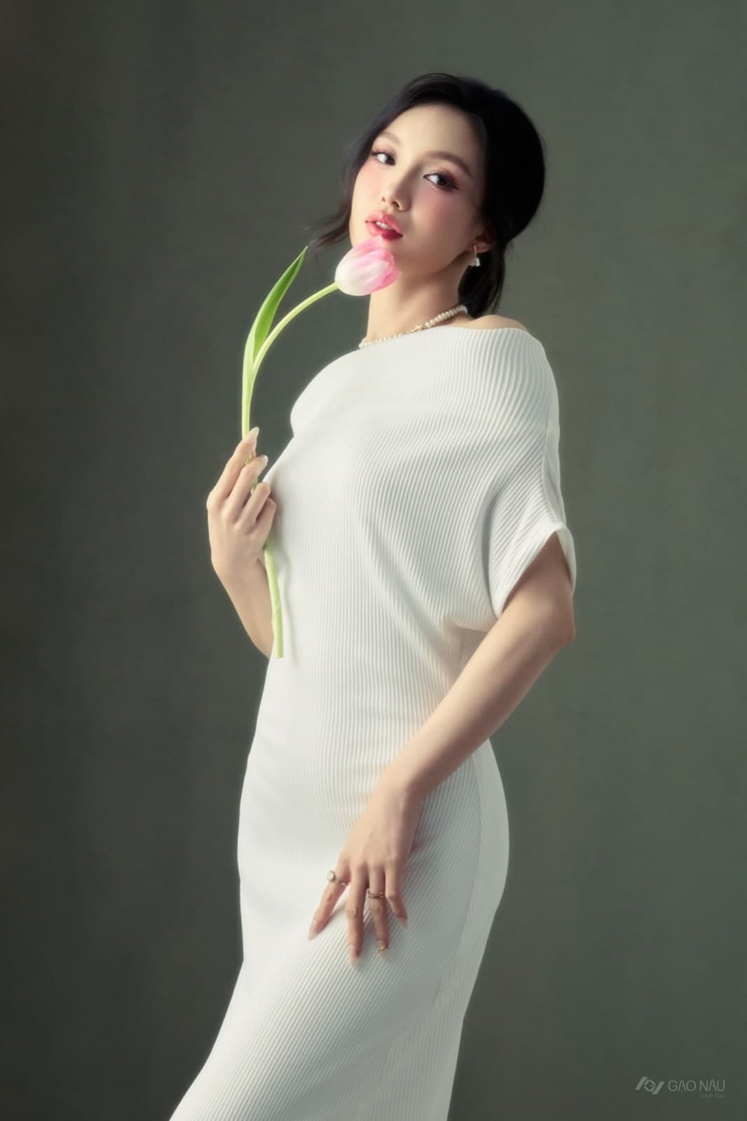Cá nhân Tulip Rose — Chân dung (góc 13)