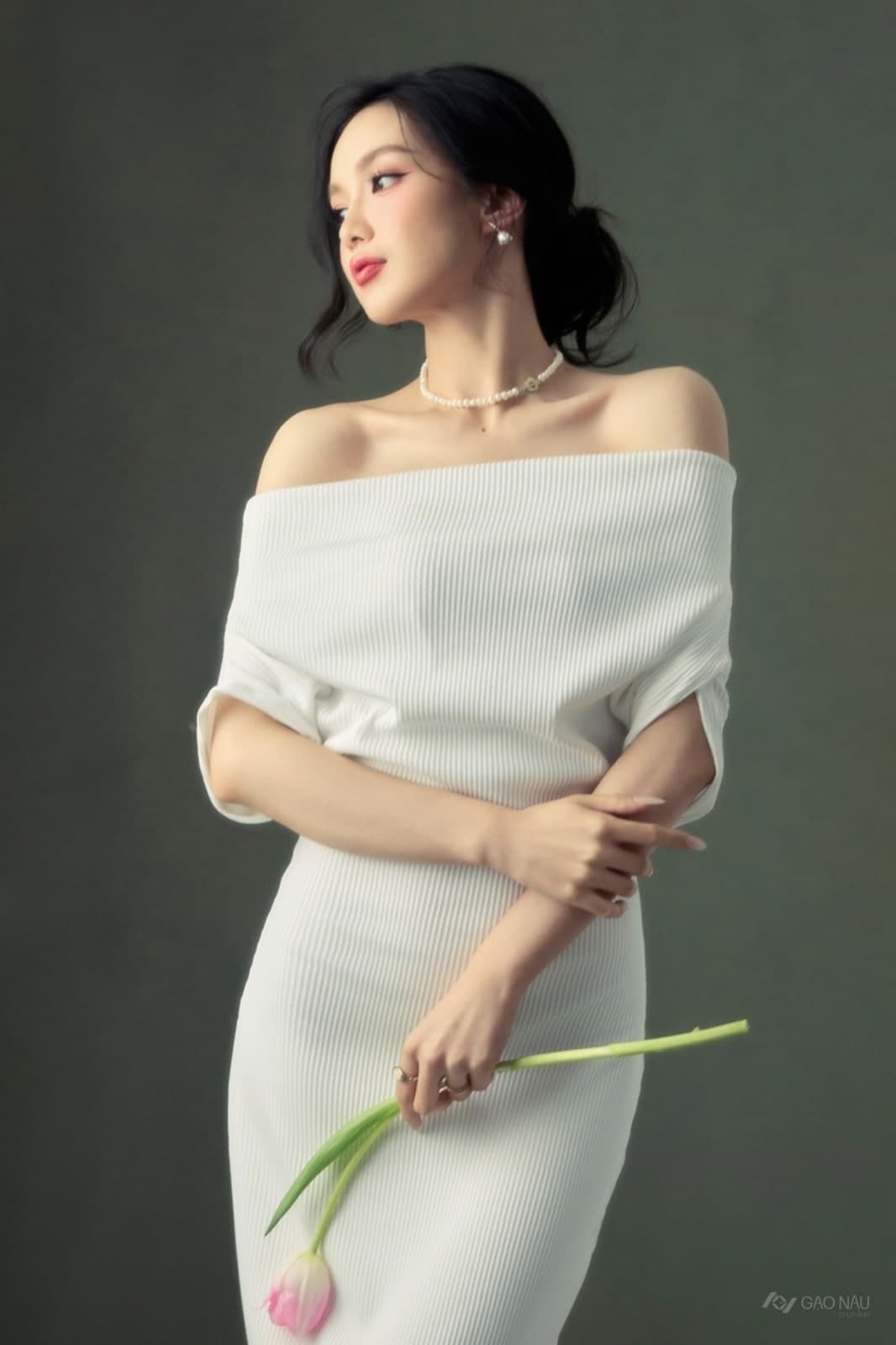 Cá nhân Tulip Rose — Chân dung (góc 14)