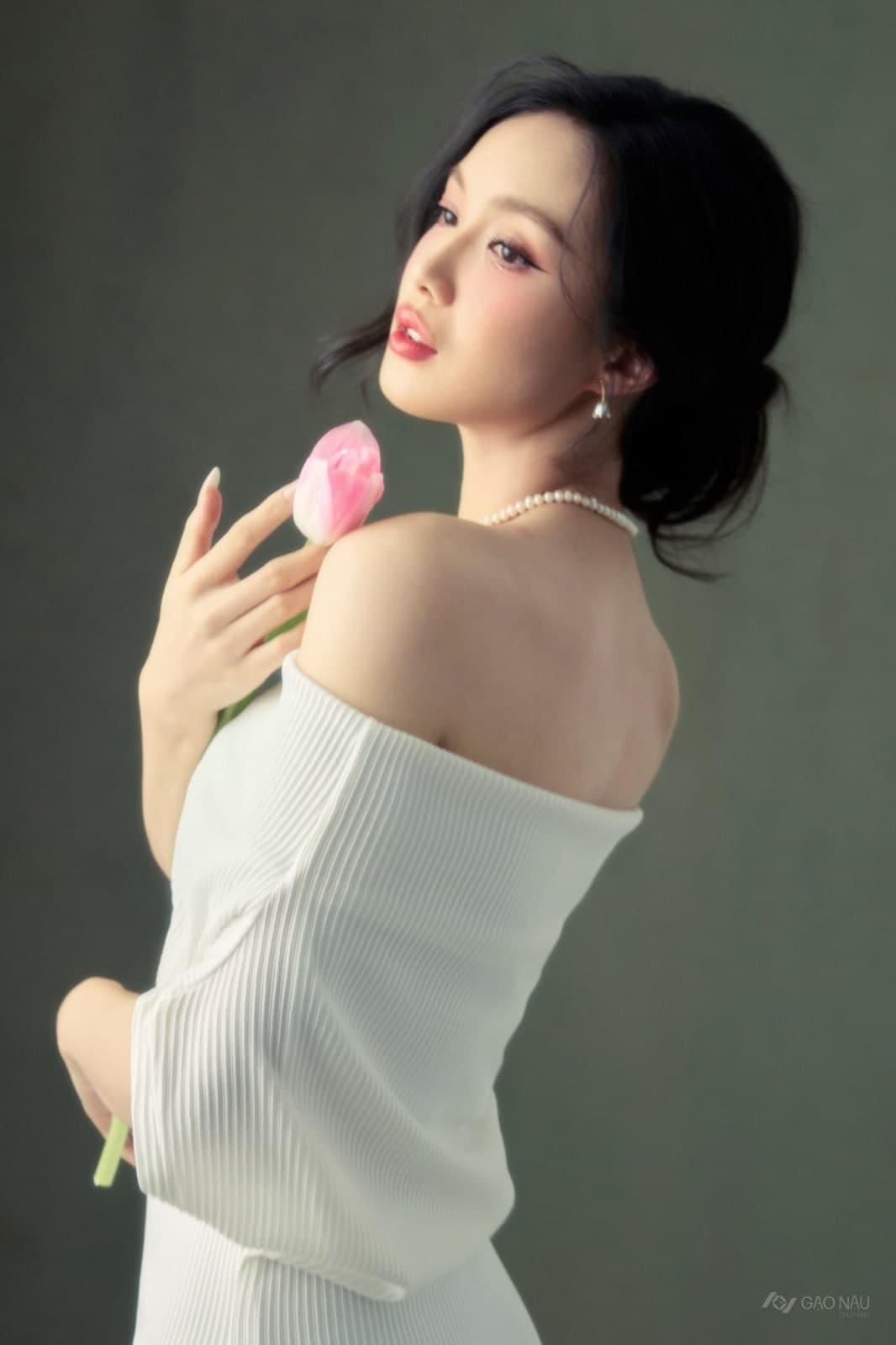 Cá nhân Tulip Rose — Chân dung (góc 15)