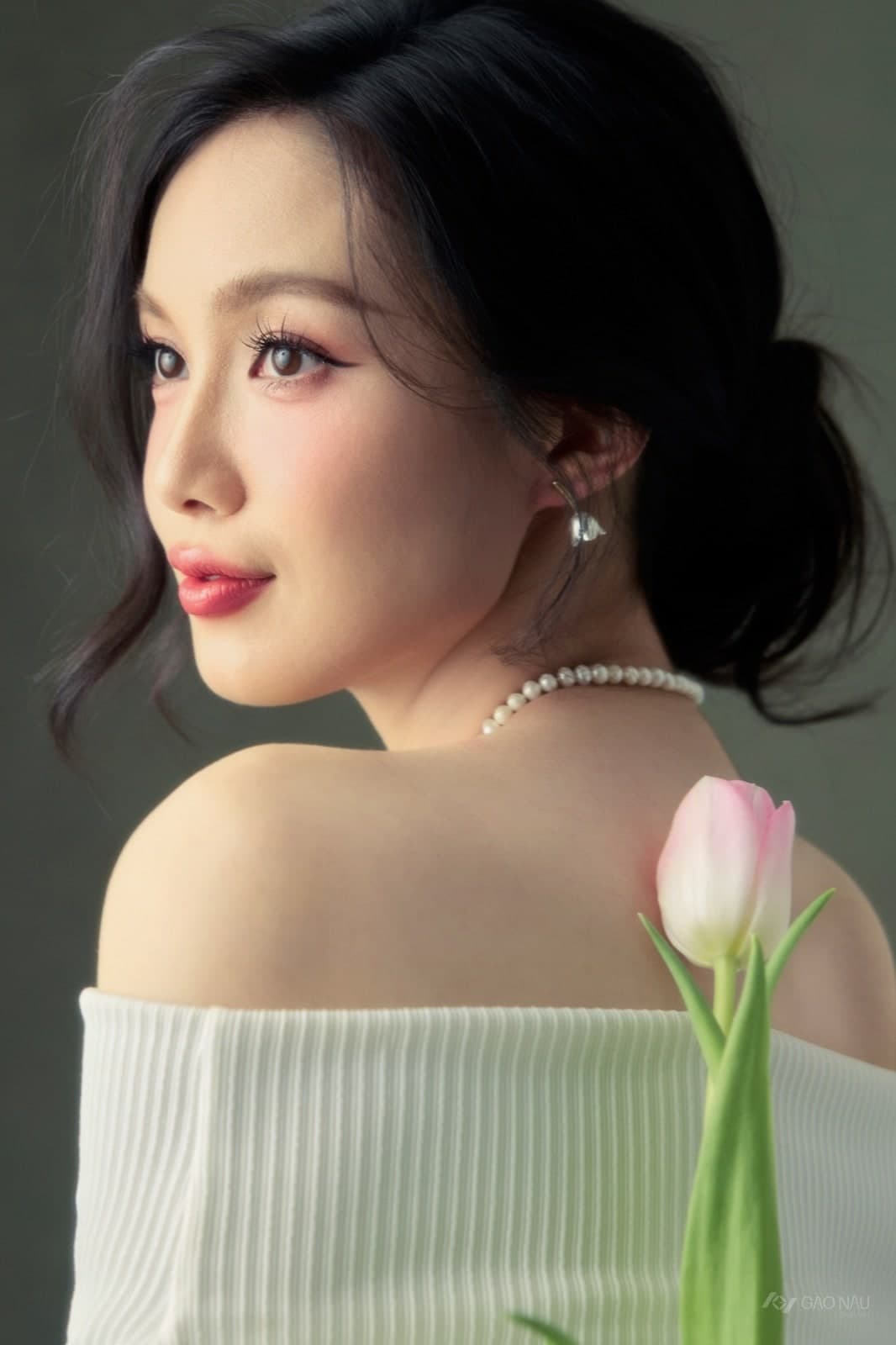 Cá nhân Tulip Rose — Chân dung (góc 16)