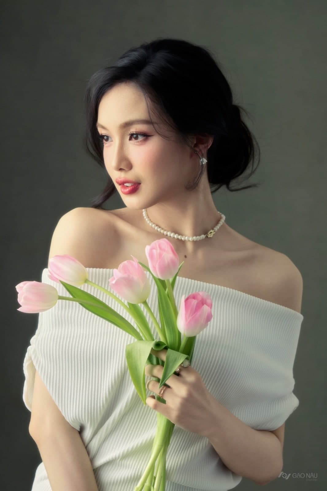 Cá nhân Tulip Rose — Chân dung (góc 17)