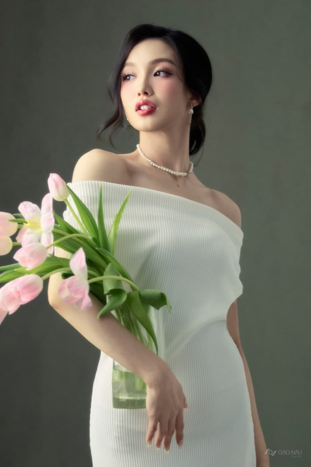 Cá nhân Tulip Rose — Chân dung (góc 24)