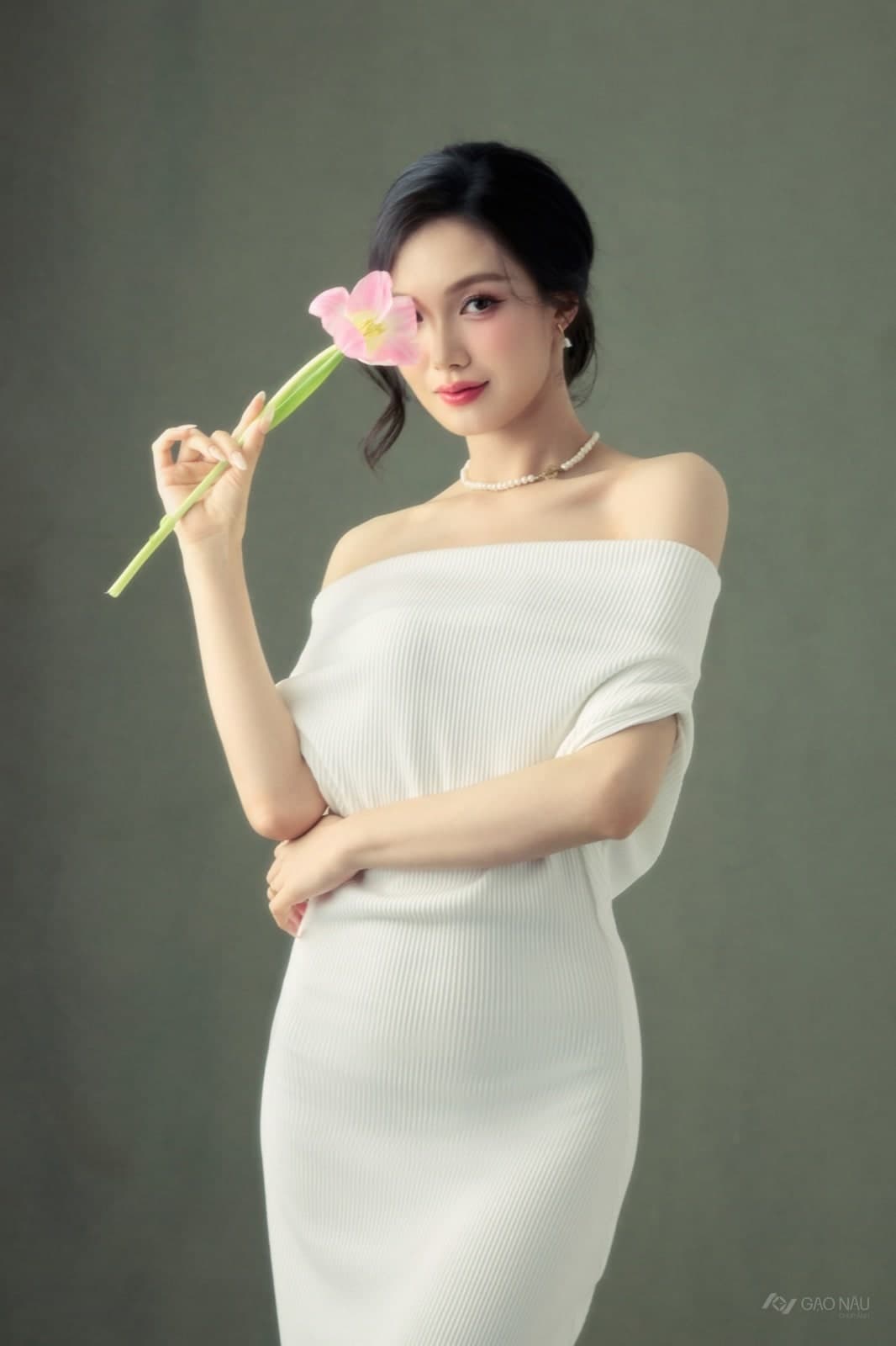 Cá nhân Tulip Rose — Chân dung (góc 26)