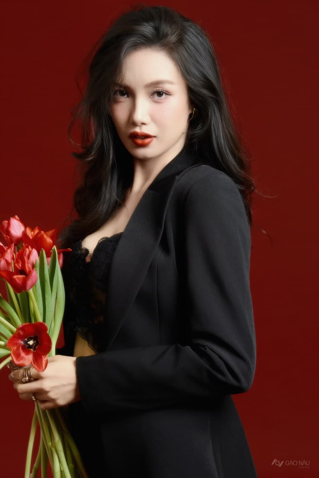 Cá nhân Tulip Rose — Chân dung (góc 30)
