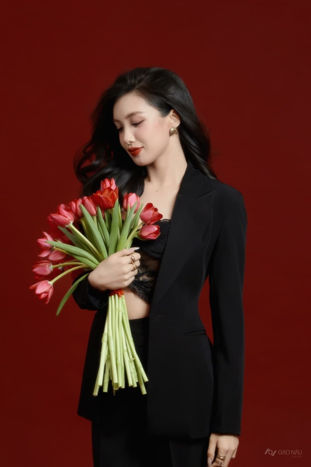 Cá nhân Tulip Rose — Chân dung (góc 33)