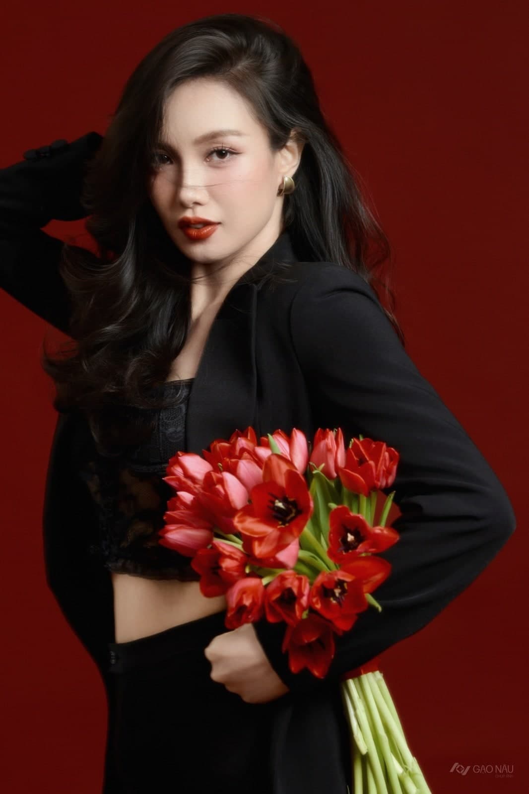 Cá nhân Tulip Rose — Chân dung (góc 43)