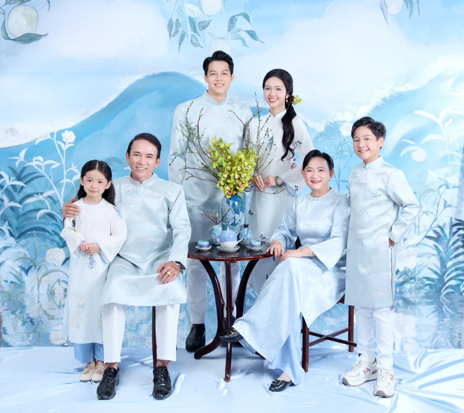Gia Đình Tết Lụa Là — Gia đình (góc 3)