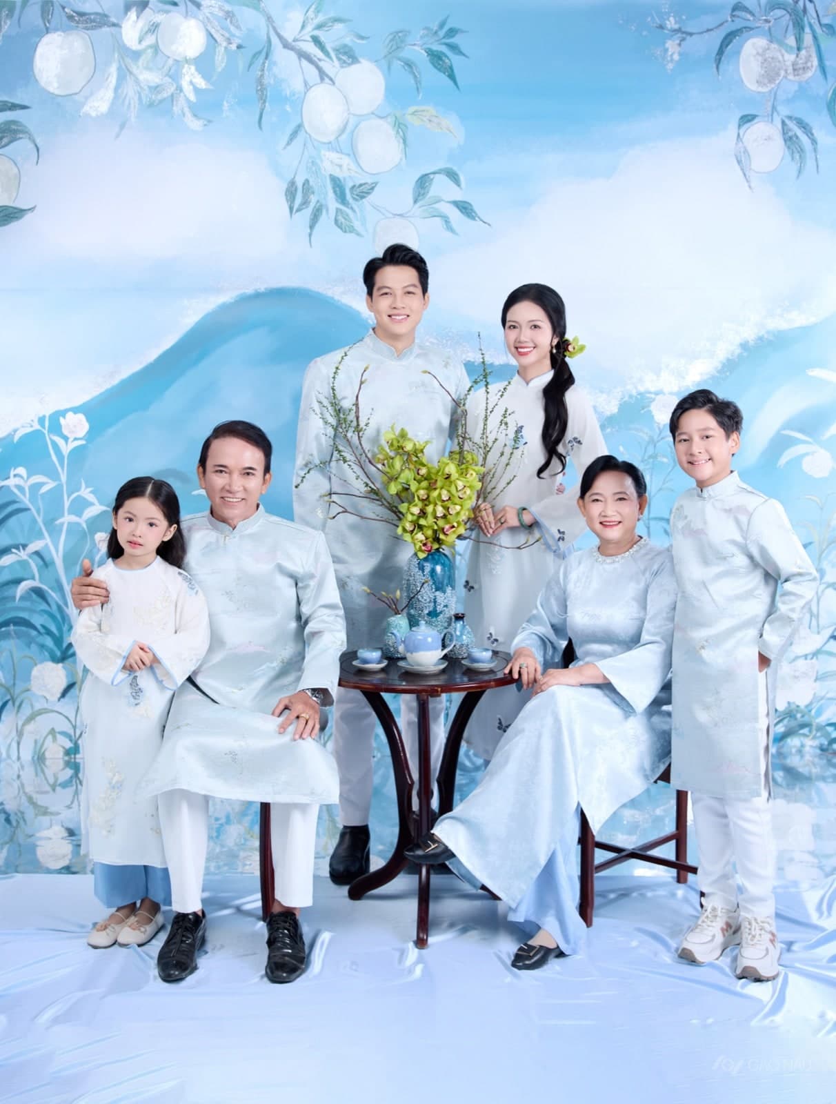 Gia Đình Tết Lụa Là — Gia đình (góc 4)