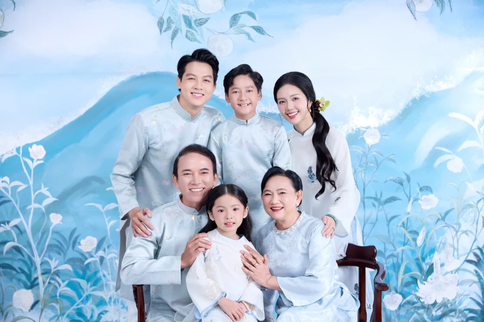 Gia Đình Tết Lụa Là — Gia đình (góc 6)