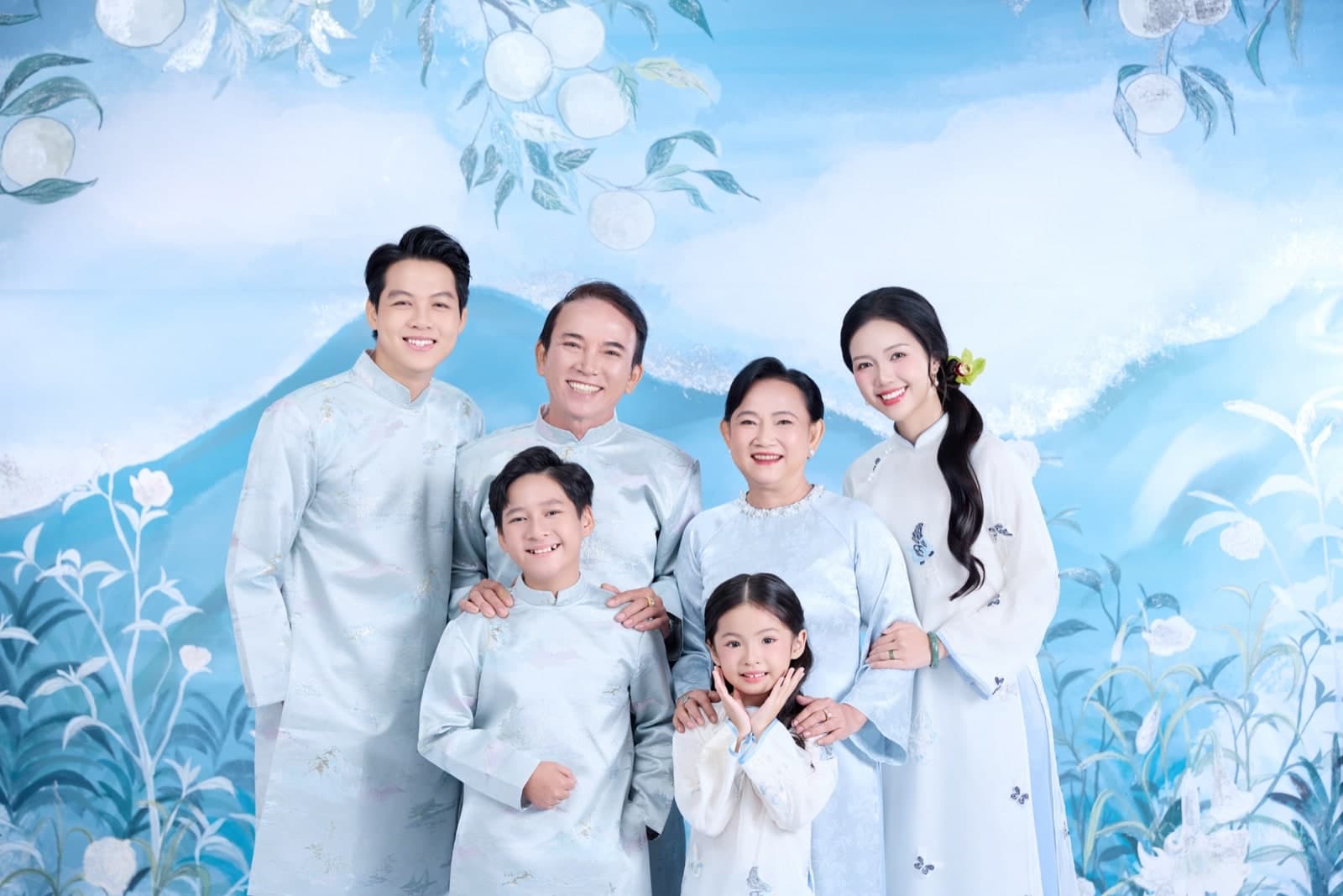 Gia Đình Tết Lụa Là — Gia đình (góc 8)