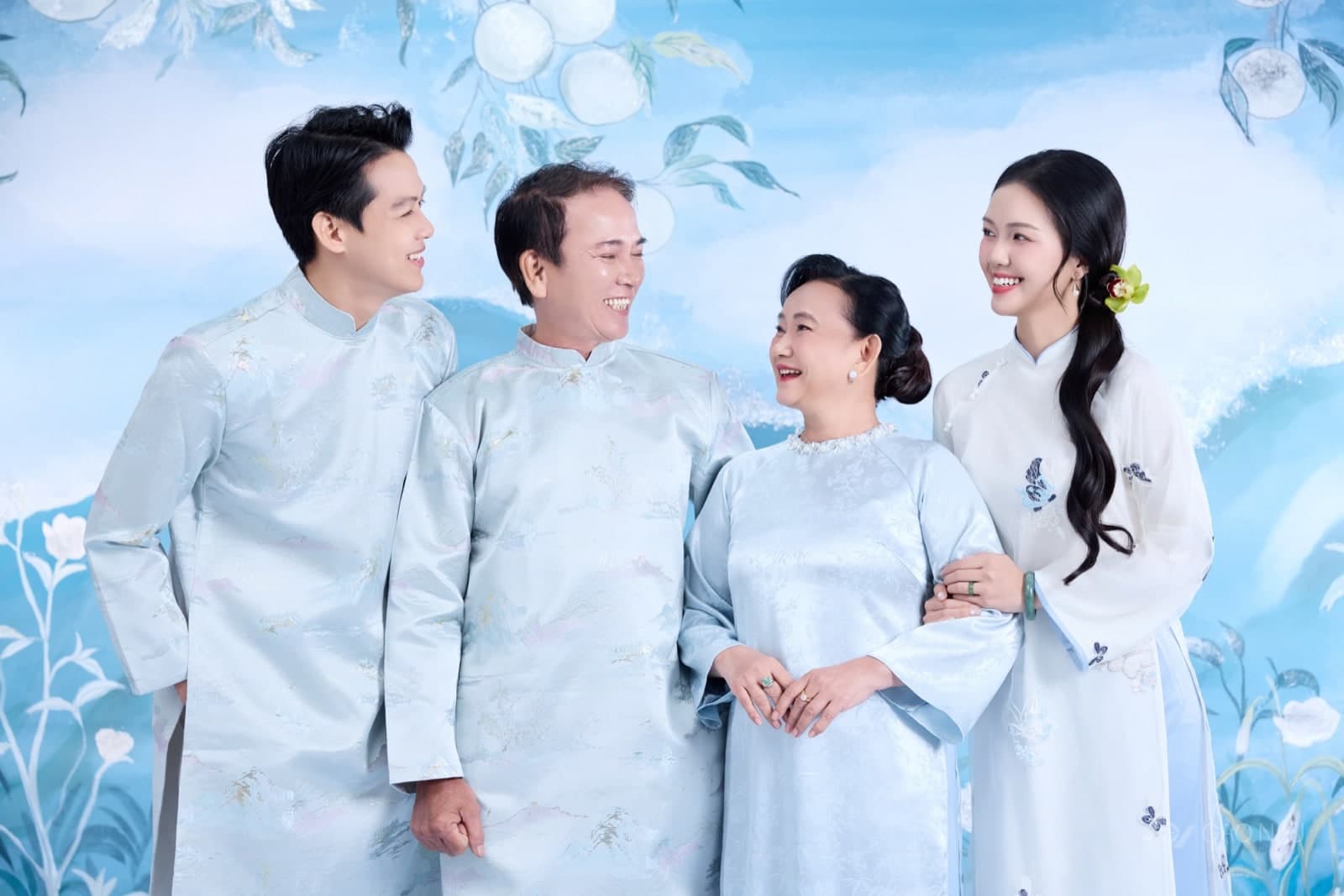 Gia Đình Tết Lụa Là — Gia đình (góc 10)