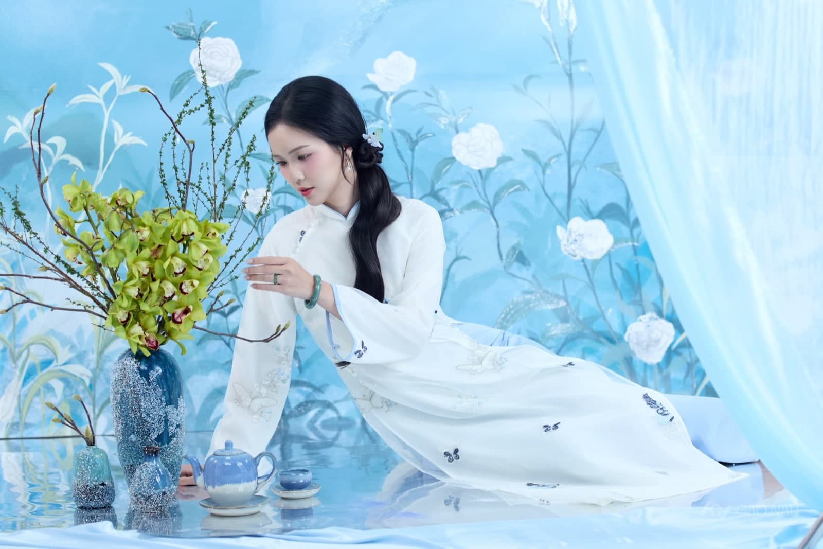 Gia Đình Tết Lụa Là — Gia đình (góc 45)