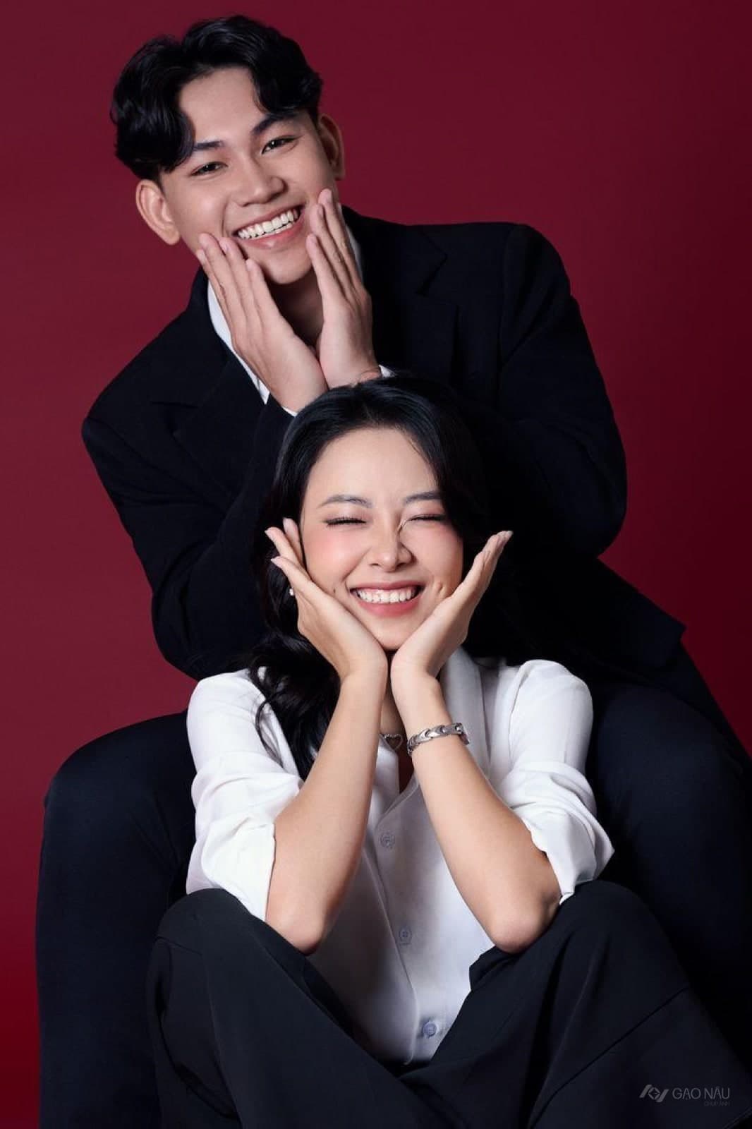 Couple vest back đỏ — Couple tại Gạo Nâu