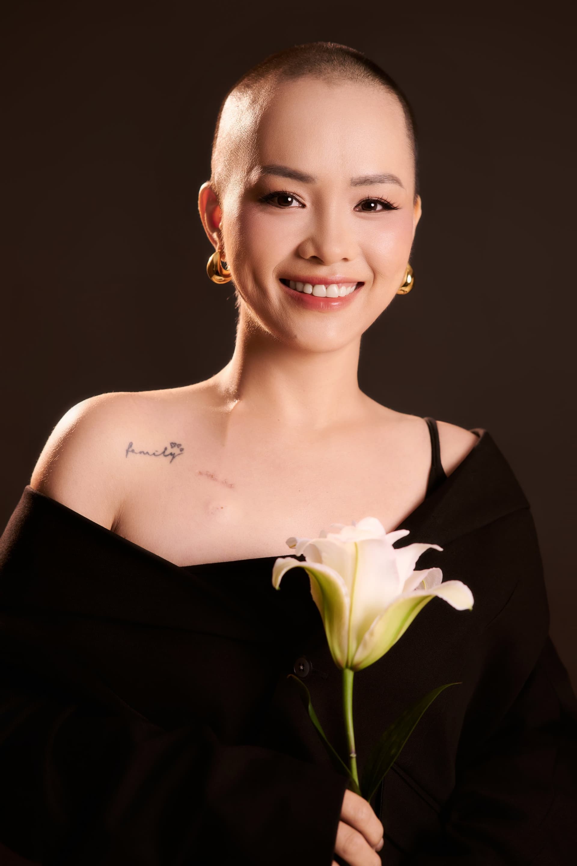 Hoa loa kèn vẫn nở
