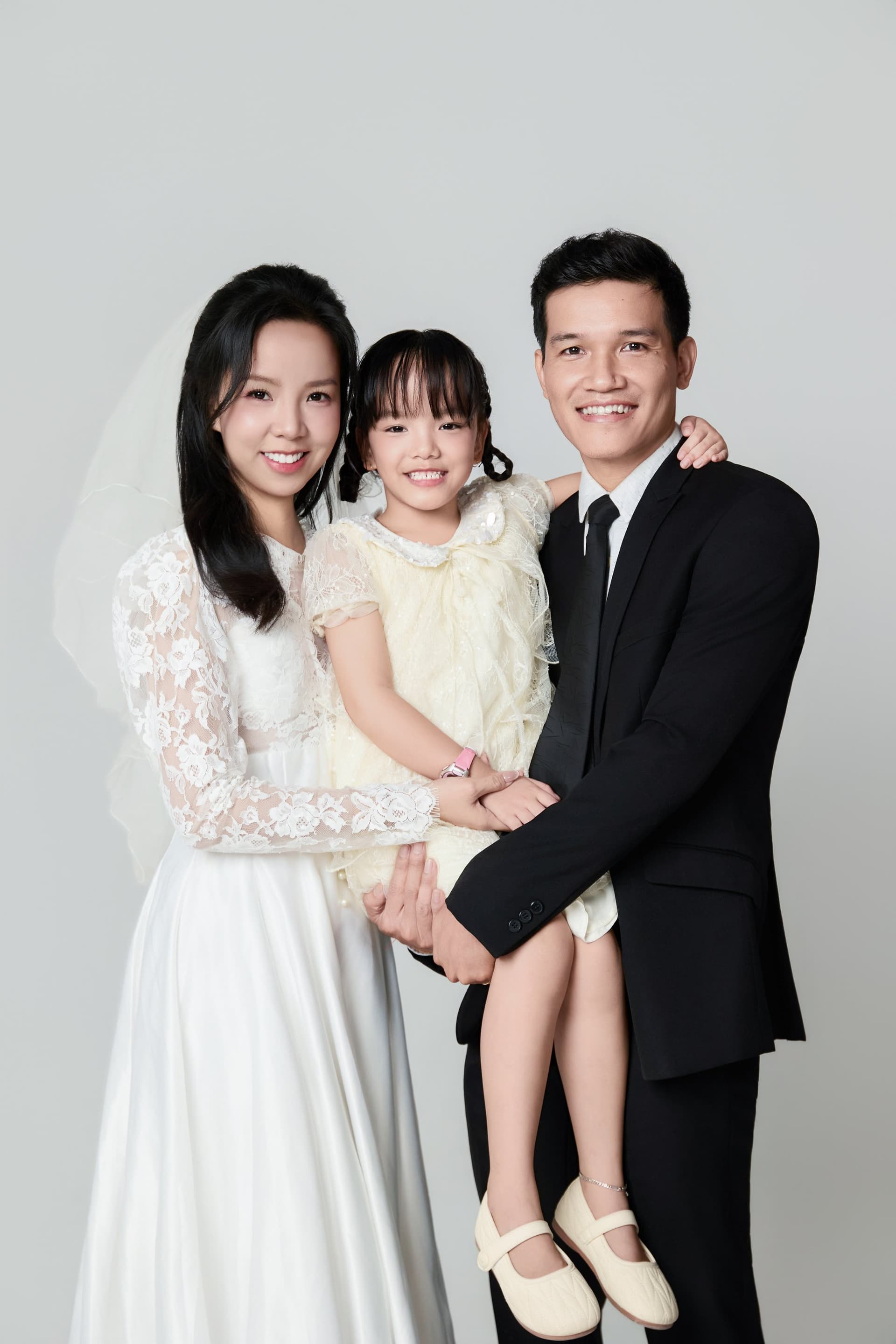 Một nhà, ba tiếng cười