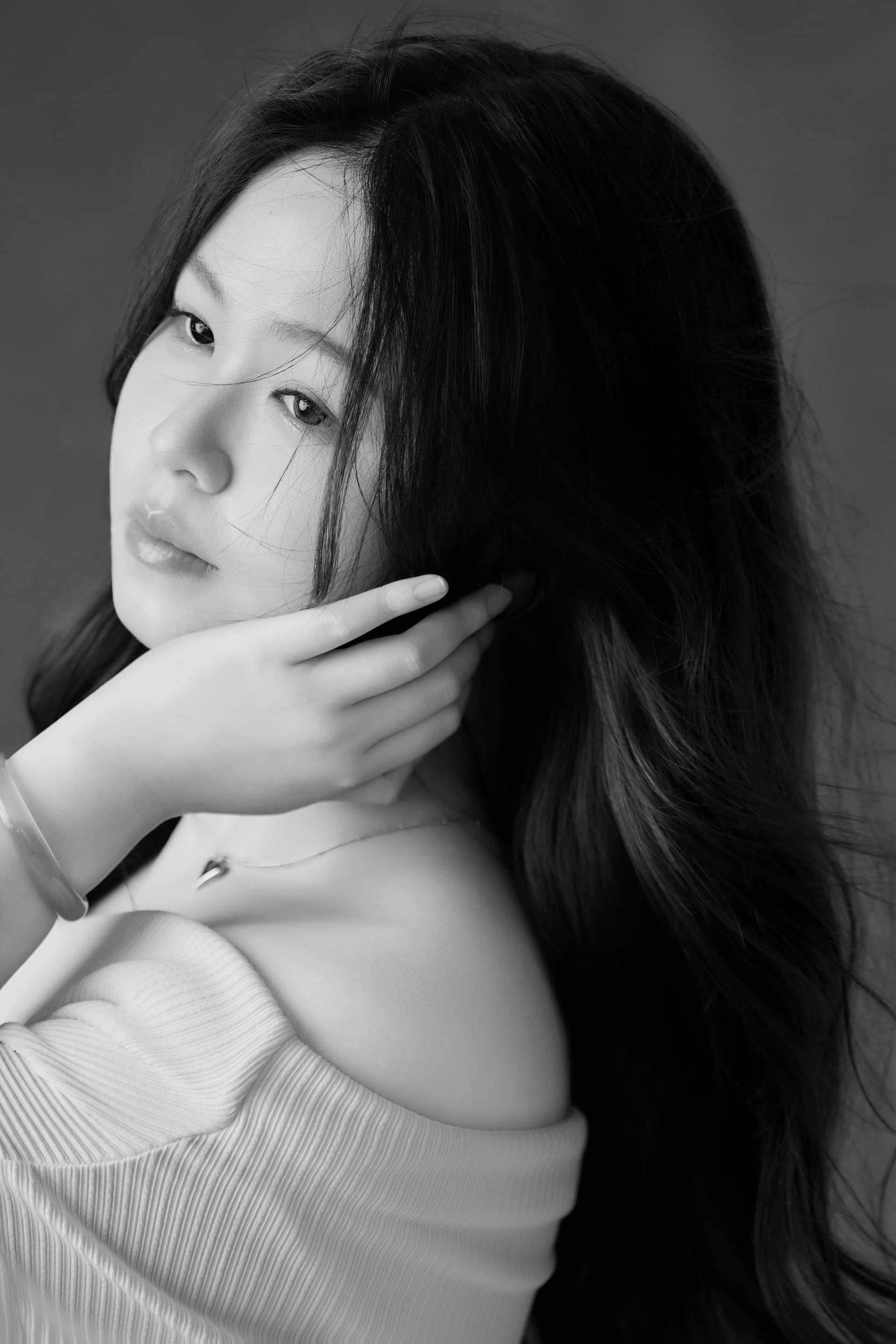 Chân dung Linh rạng rỡ, ánh mắt trong trẻo tự nhiên của tuổi mười chín ngọt ngào