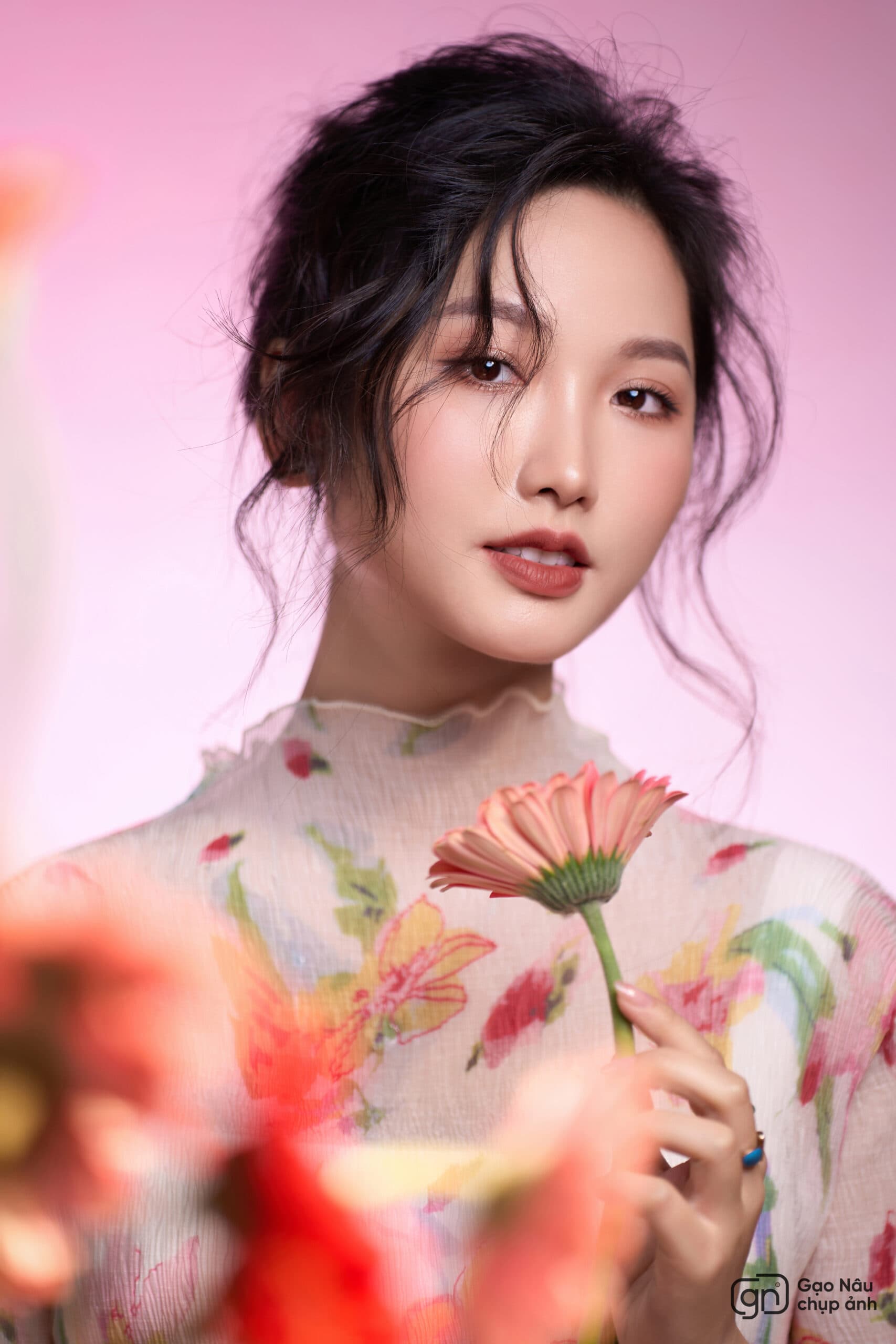 Hậu trường: Bà nội 78 tuổi, em bé hai tuổi, và một buổi chụp không thể nào quên