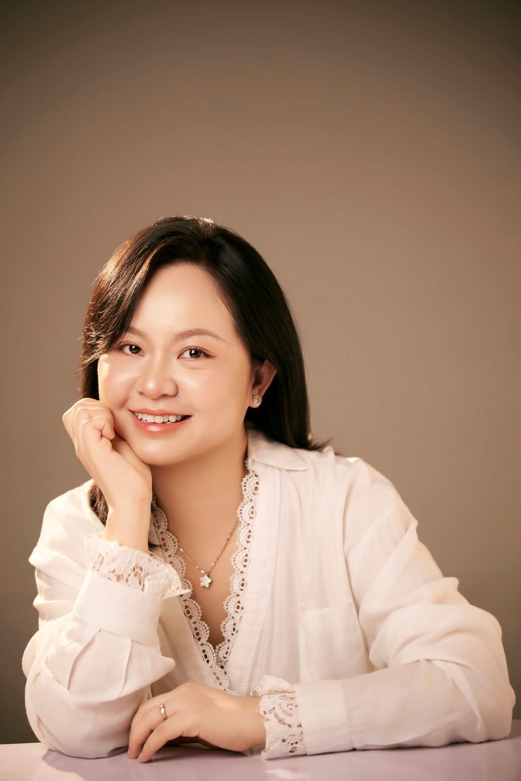 Sen Hồng, Mùa Mới — khung hình 1