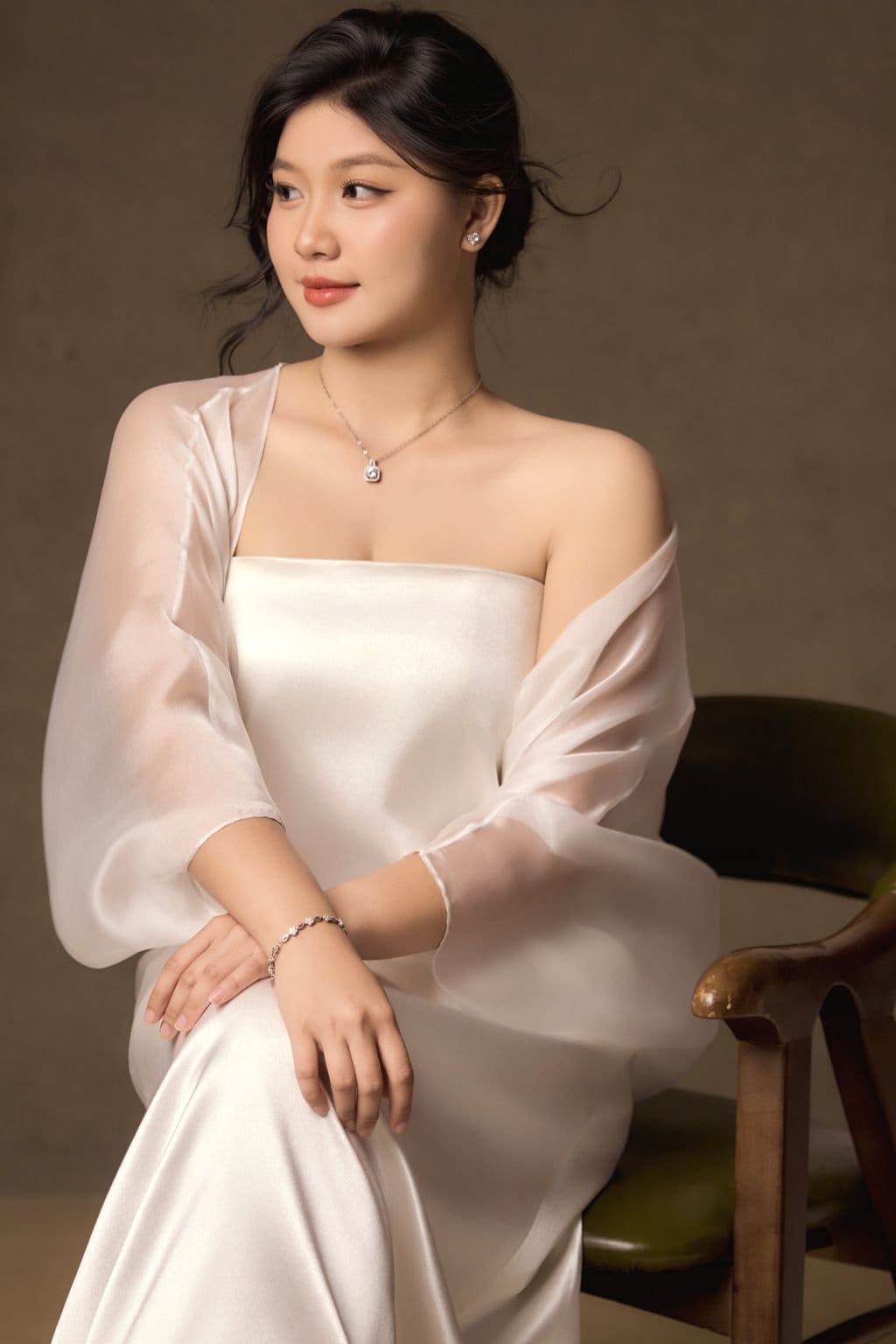 gọn một mái tóc, nhẹ một phần mình — khung hình 6
