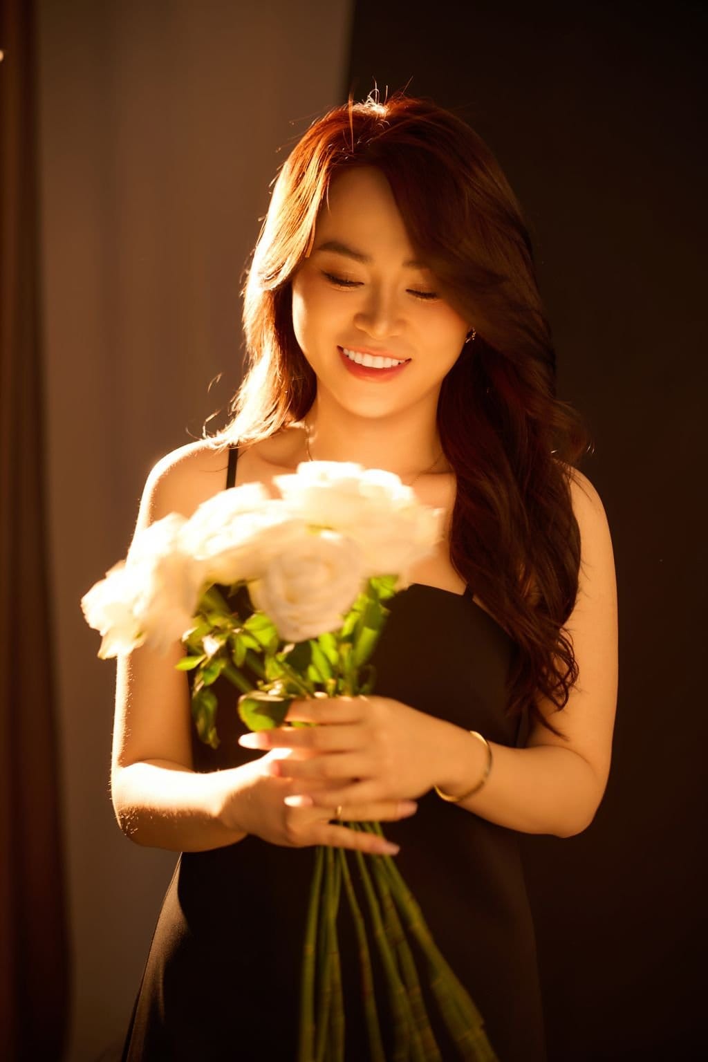 NỖI NHỚ CÒN VƯƠNG TRỌN TRONG ÁNH MẮT — khung hình 8