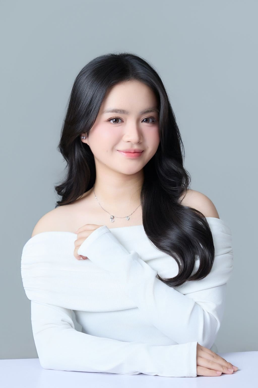 tờ lịch sang trang rất khẽ — khung hình 4