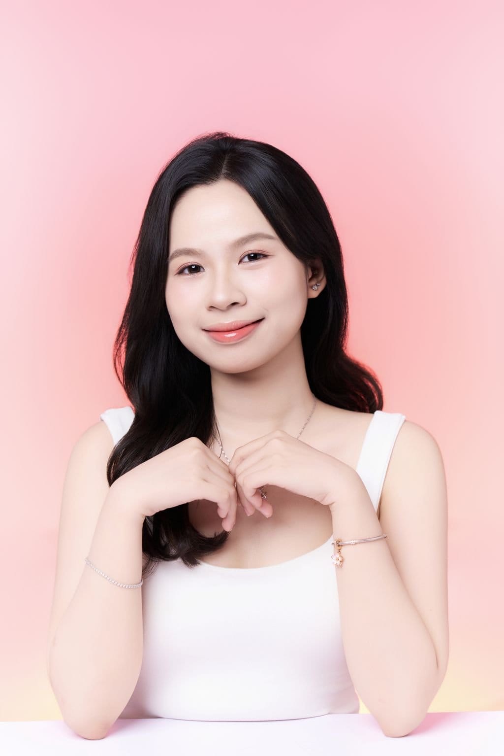 một gam hồng, một nụ cười — khung hình 2