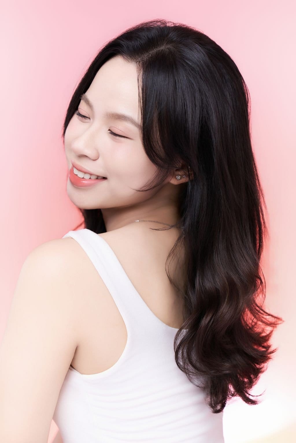 một gam hồng, một nụ cười — khung hình 3