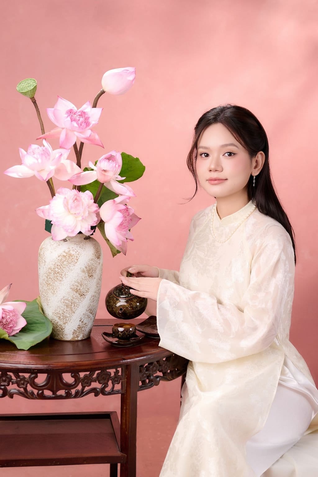 Sợi Ngọc Qua Nhiều Tuổi Đời — khung hình 1