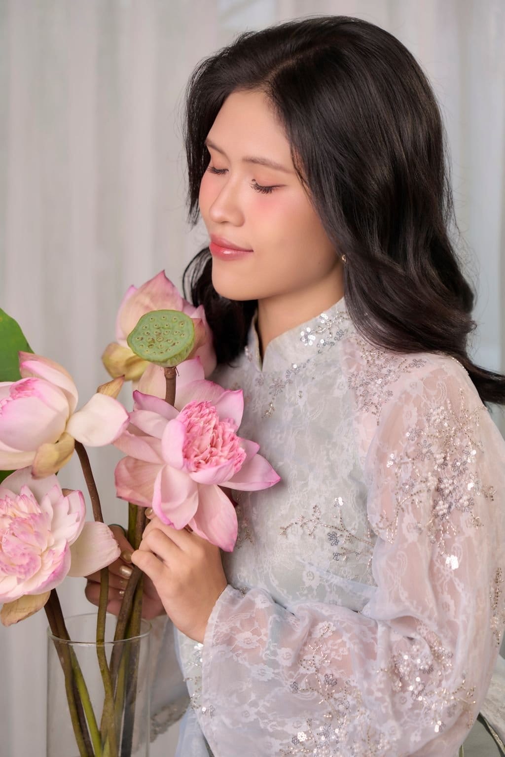 Tháng Bảy, Sen Vừa Nở — khung hình 2