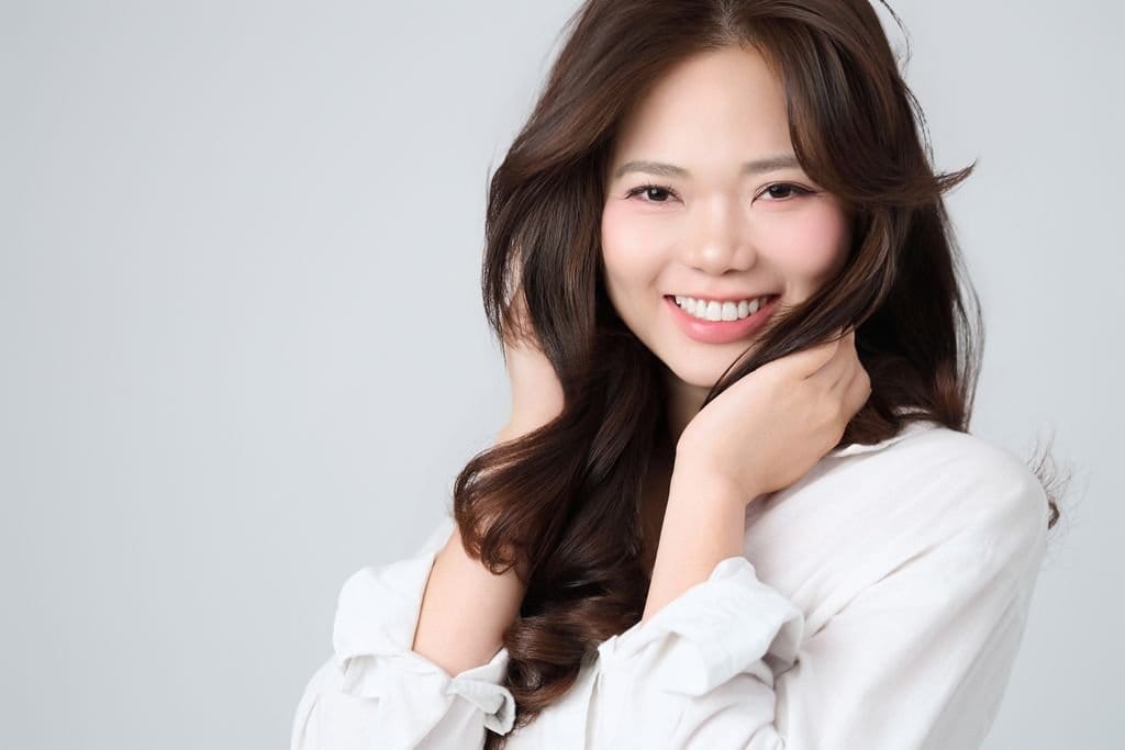 vai áo giữ lại nắng thu — khung hình 6