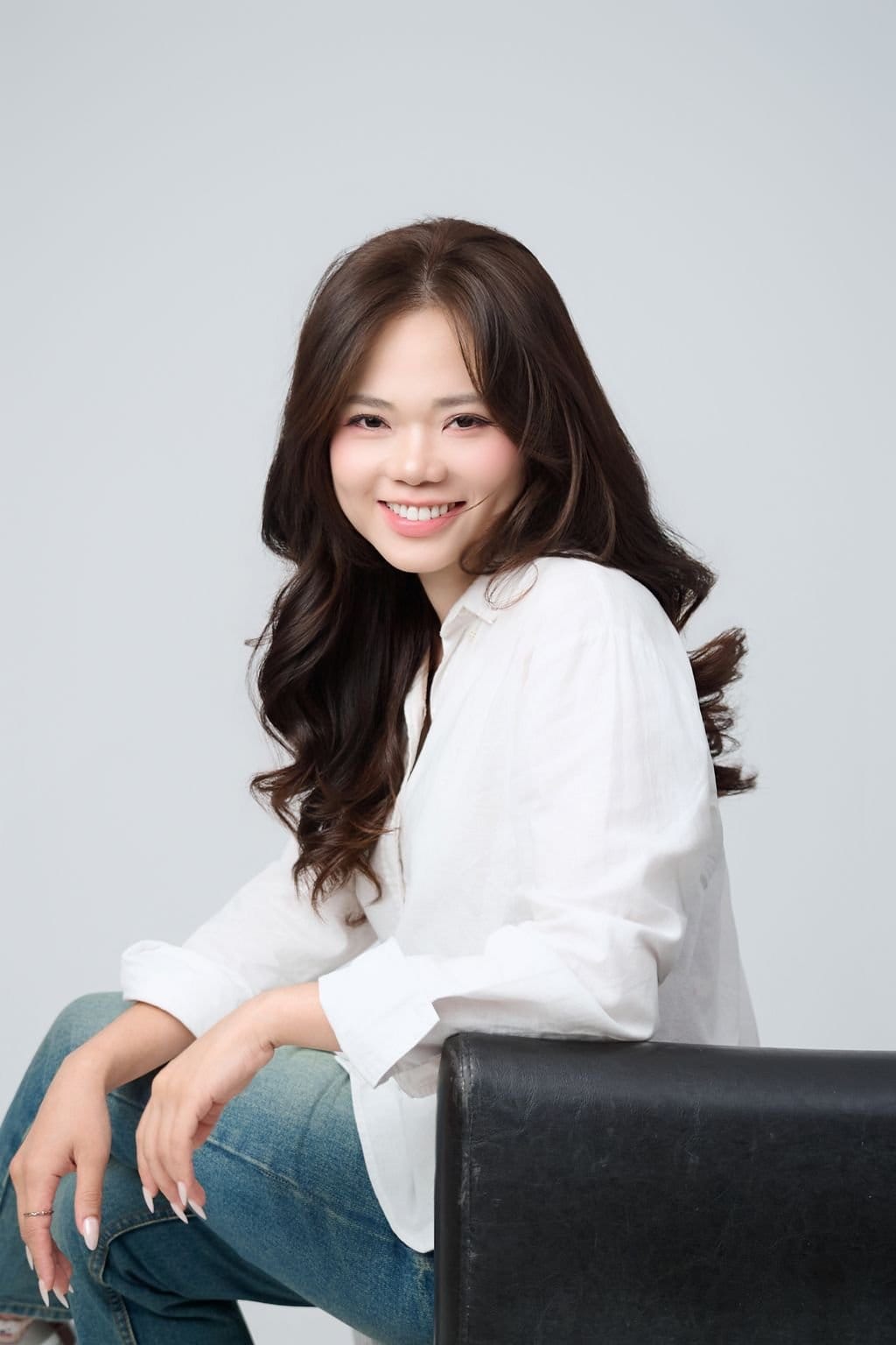 vai áo giữ lại nắng thu — khung hình 8