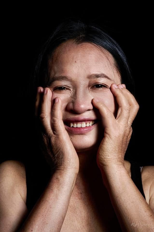 63 tuổi. Vẫn là cô gái. — khung hình 1