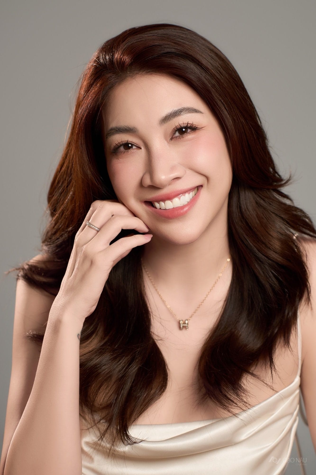 Mười năm mặc rực rỡ. Hôm ấy mặc bóng tối, lần đầu thấy vừa. — khung hình 3