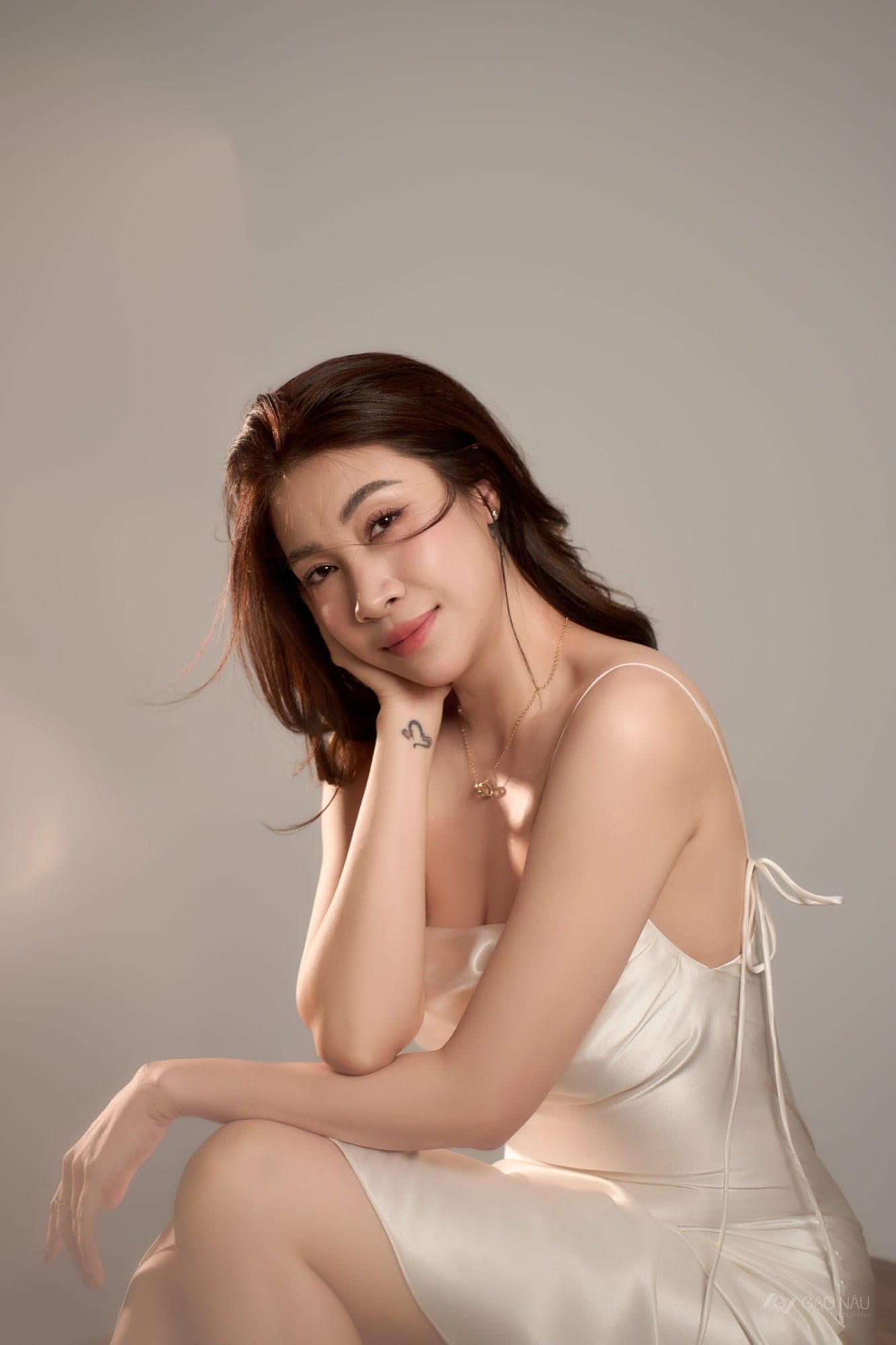 Mười năm mặc rực rỡ. Hôm ấy mặc bóng tối, lần đầu thấy vừa. — khung hình 5
