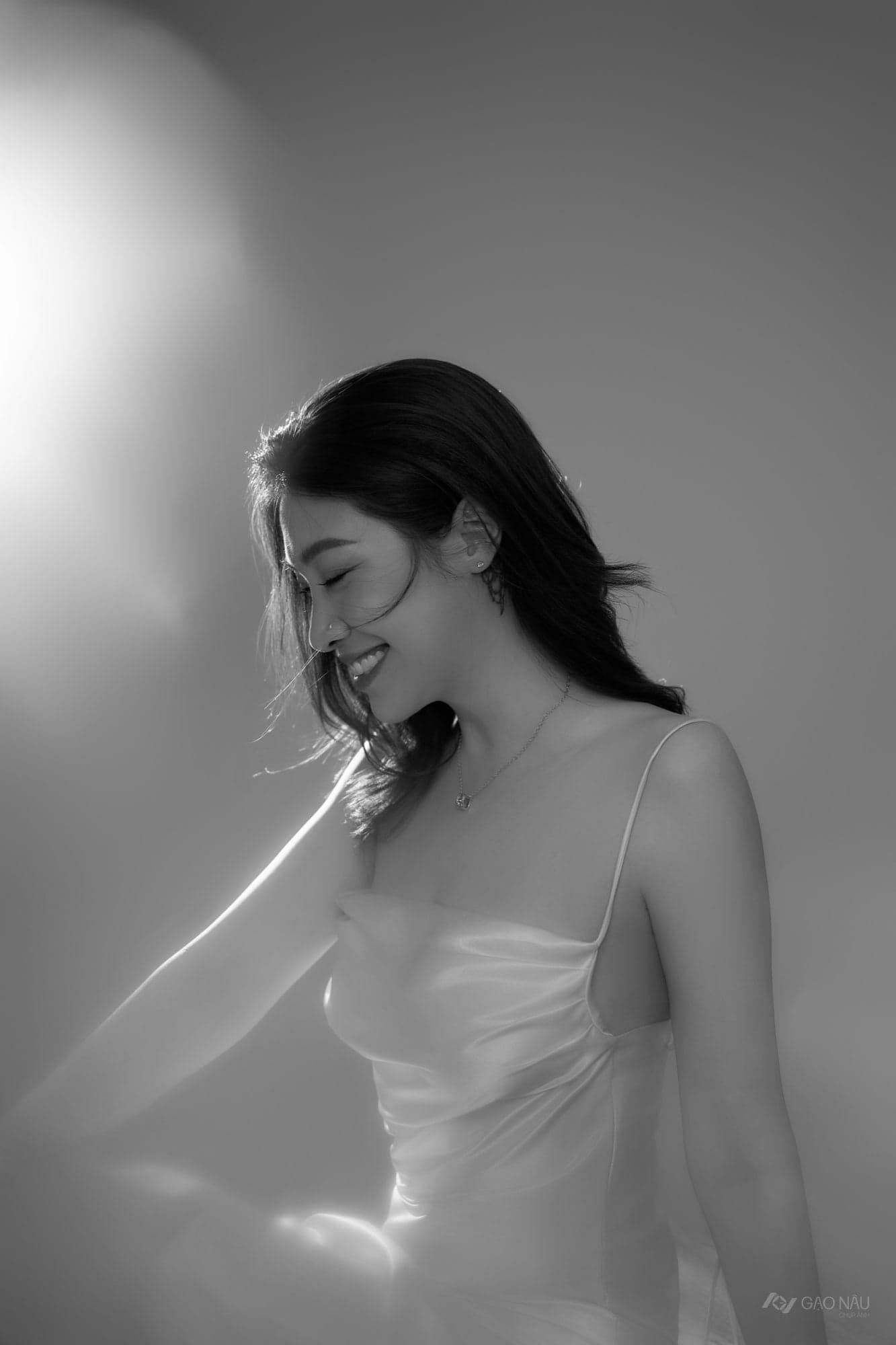 Mười năm mặc rực rỡ. Hôm ấy mặc bóng tối, lần đầu thấy vừa. — khung hình 6