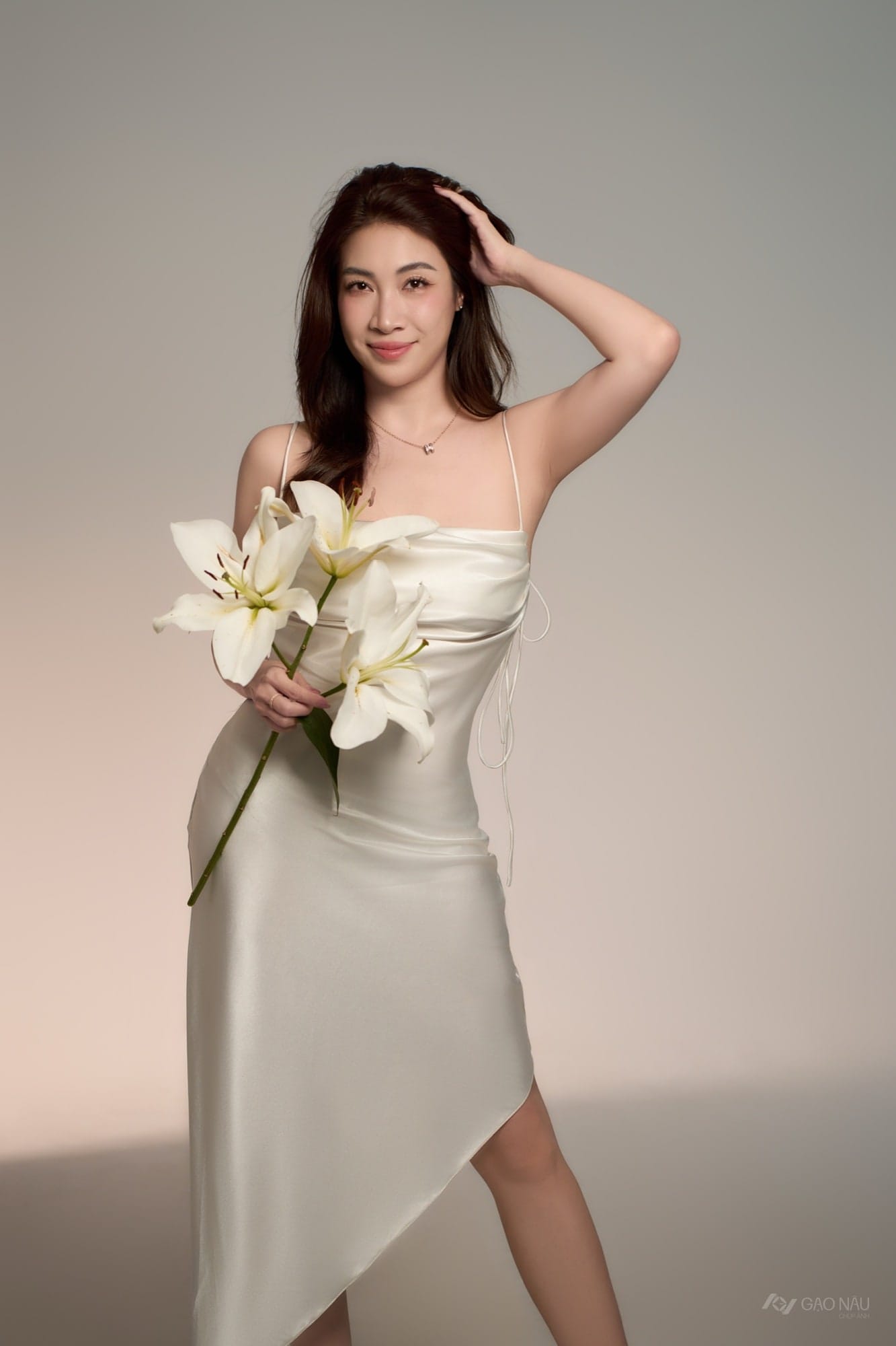 Mười năm mặc rực rỡ. Hôm ấy mặc bóng tối, lần đầu thấy vừa. — khung hình 8