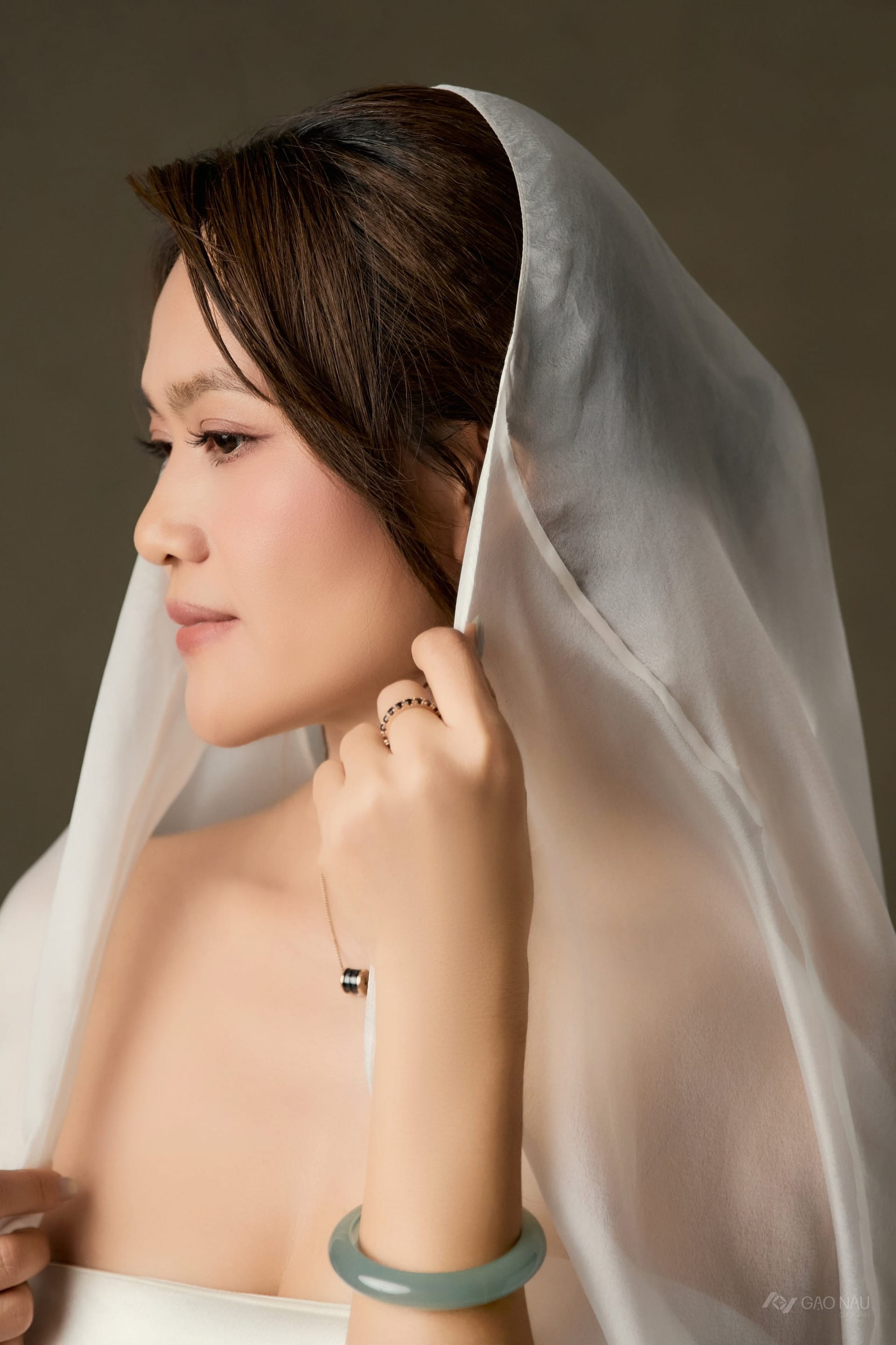 Món quà đầu, chị tự tặng mình — khung hình 1