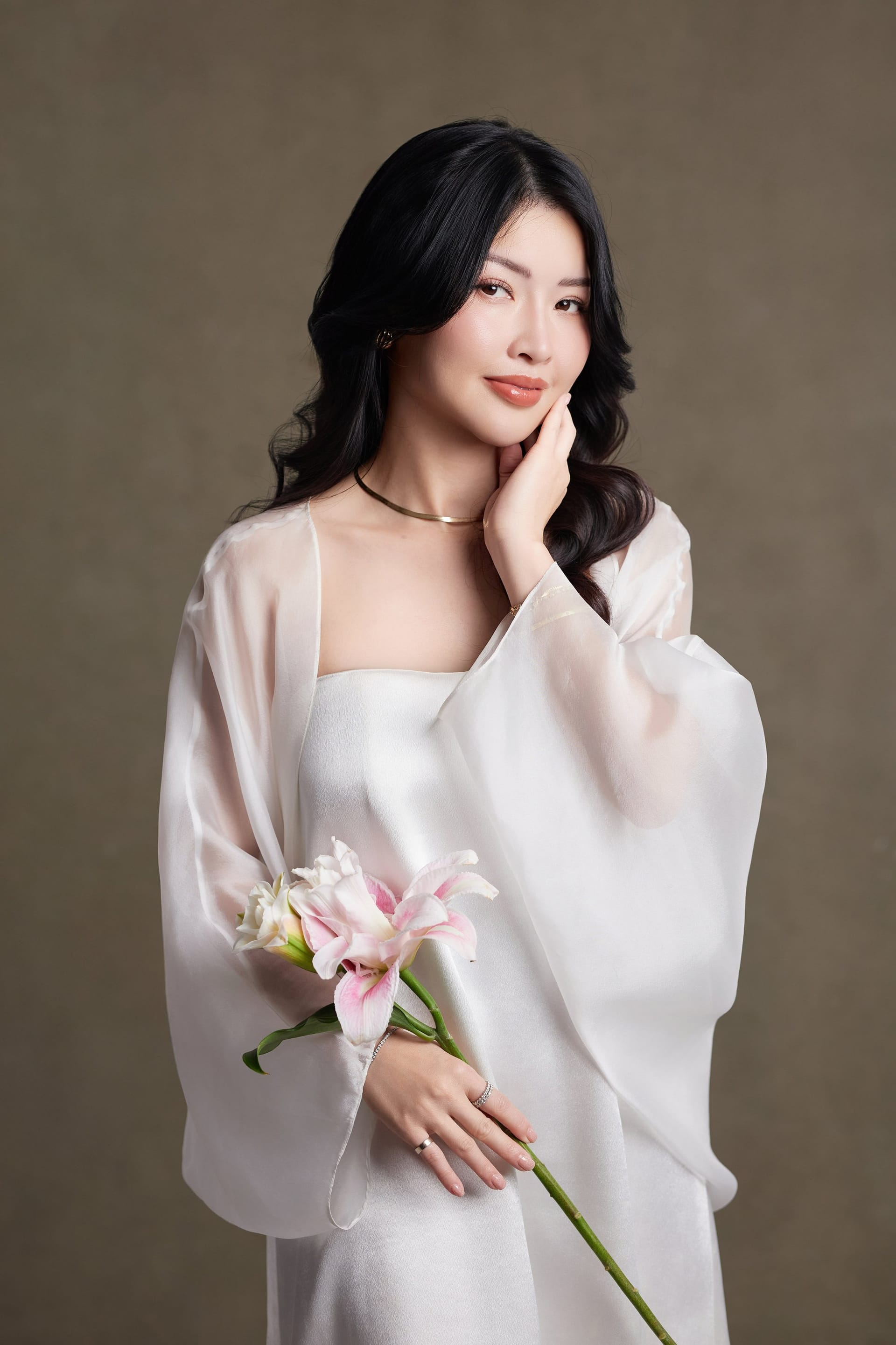 Bên cạnh một bàn tay nhỏ — khung hình 3