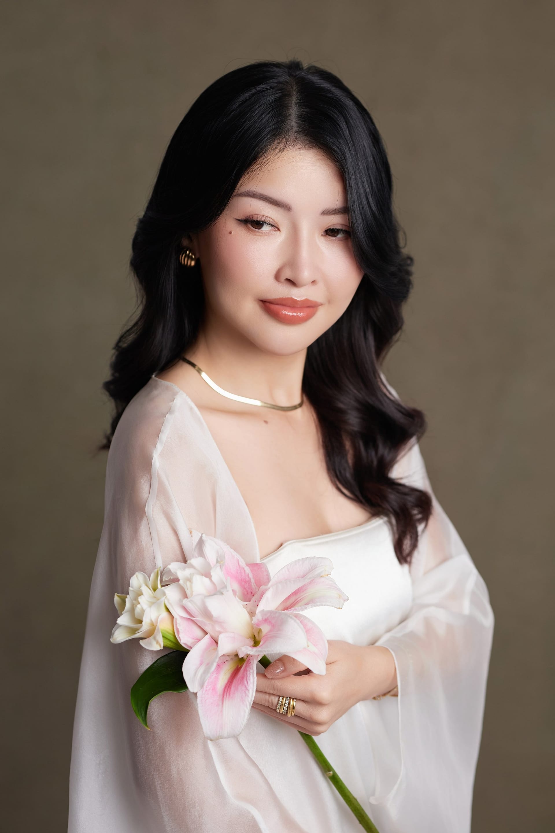 Bên cạnh một bàn tay nhỏ — khung hình 4
