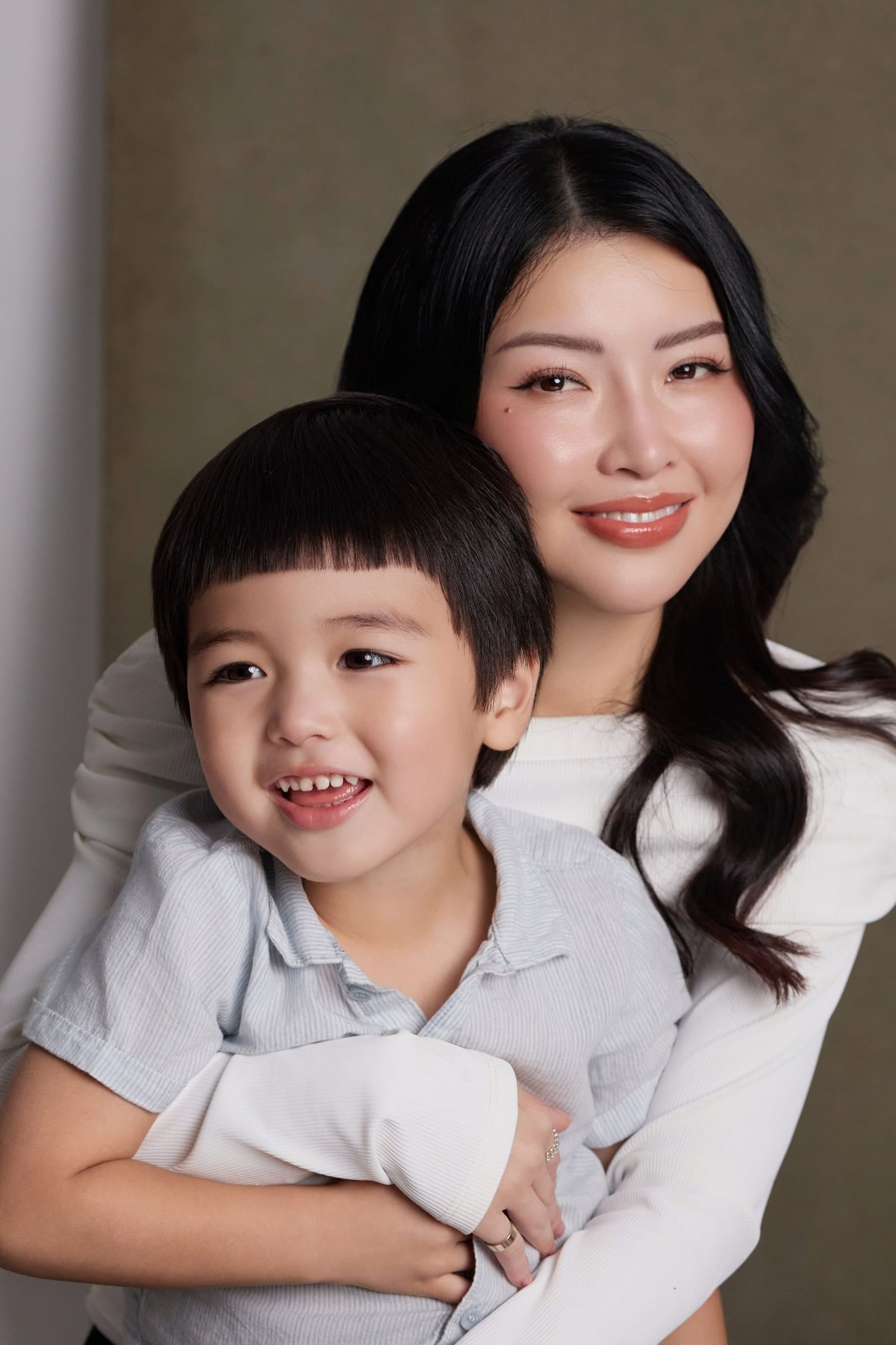 Bên cạnh một bàn tay nhỏ — khung hình 8