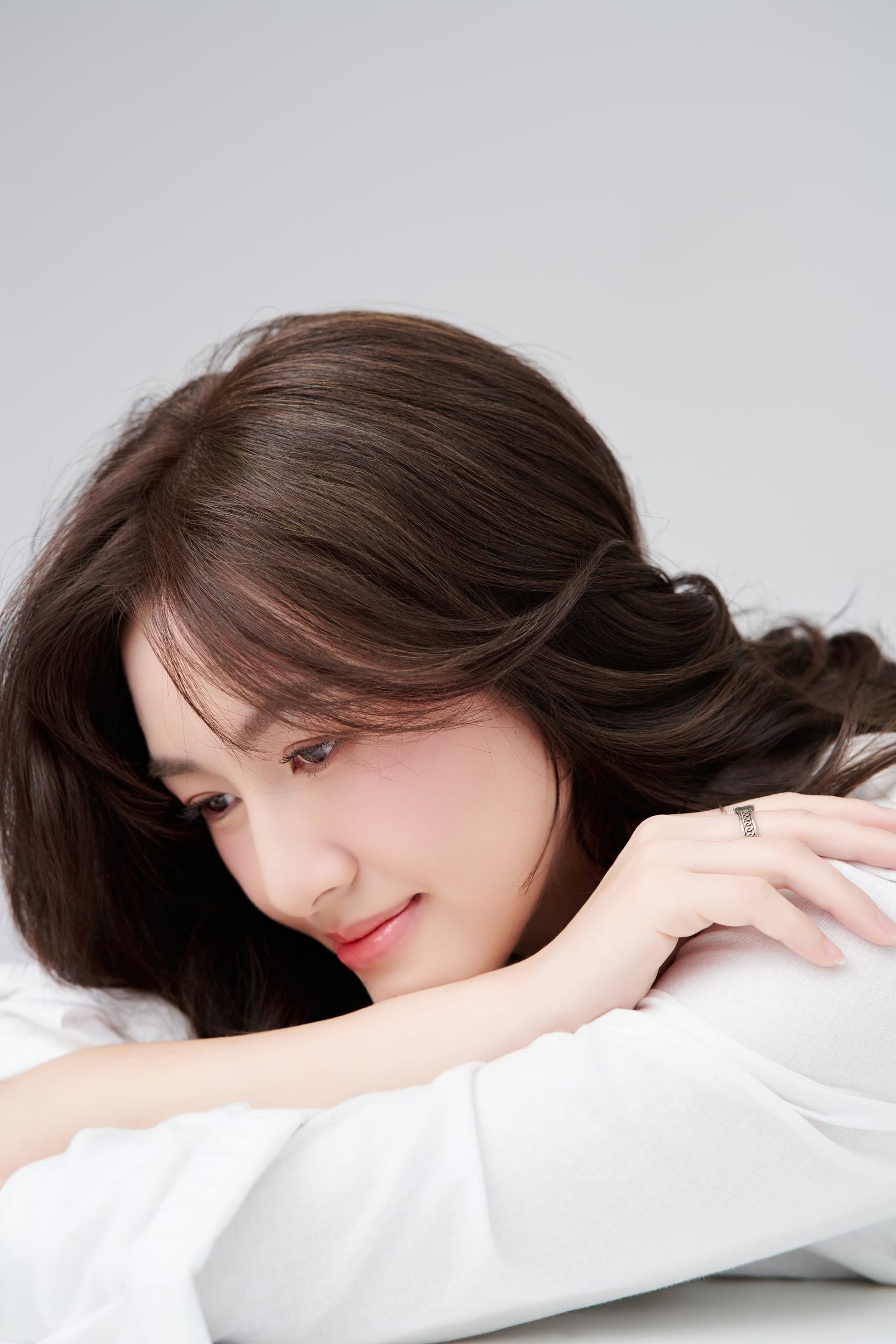 Bên kia một nụ cười nhỏ — khung hình 1