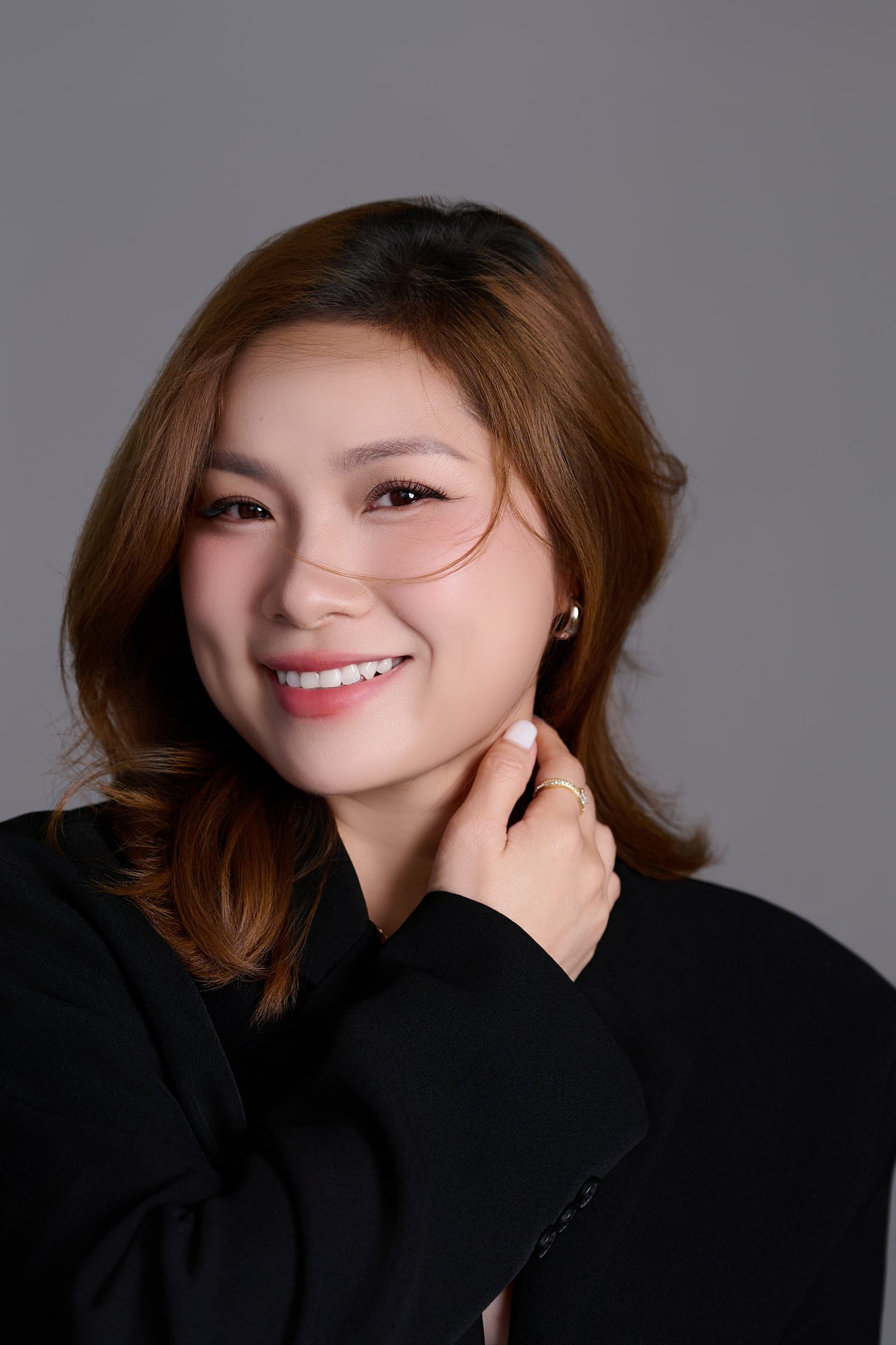Bó hoa hồng trắng tự tay mua trên đường về — khung hình 4