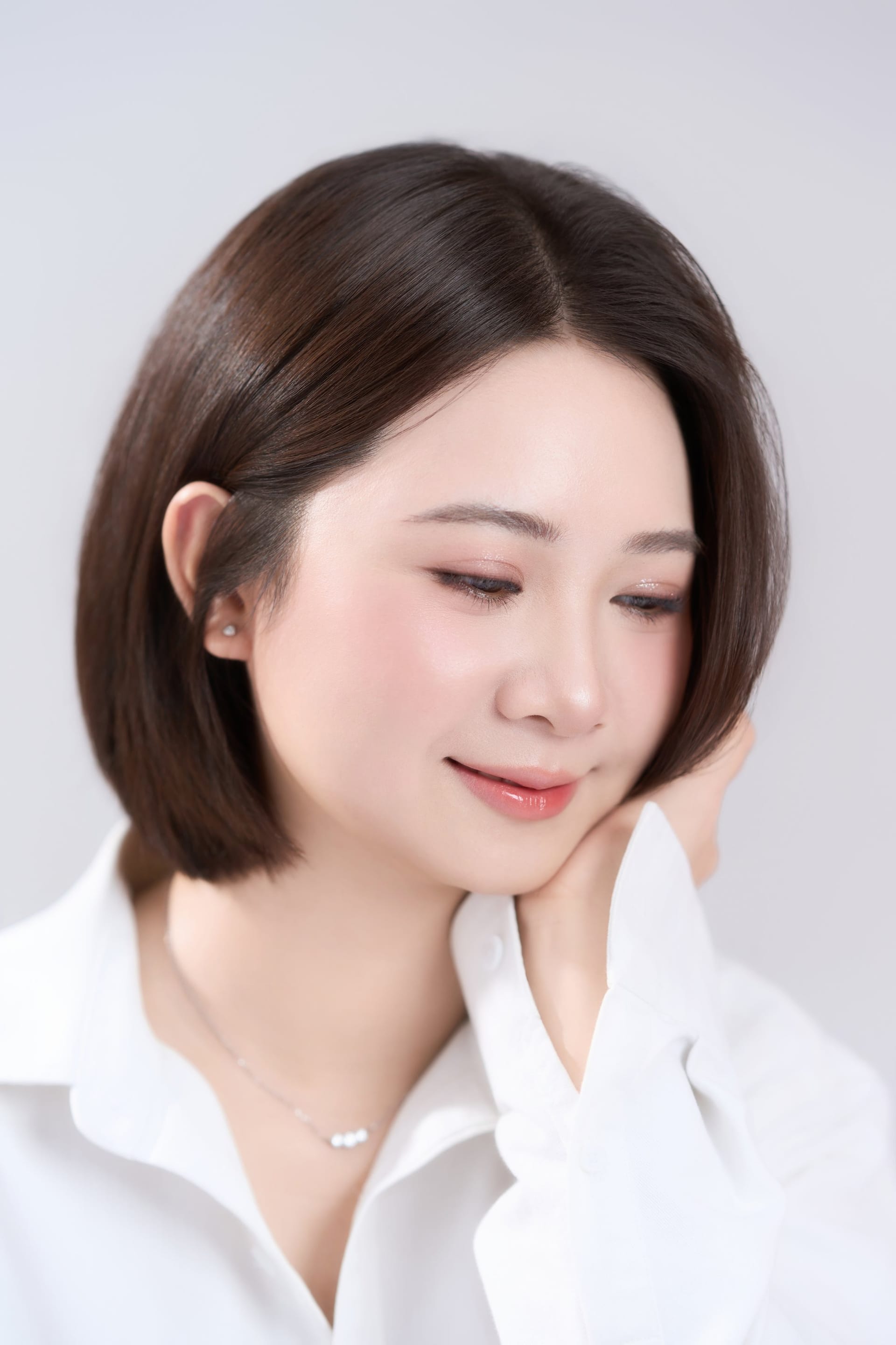 Bông hoa trắng ở một ngưỡng đời — khung hình 4